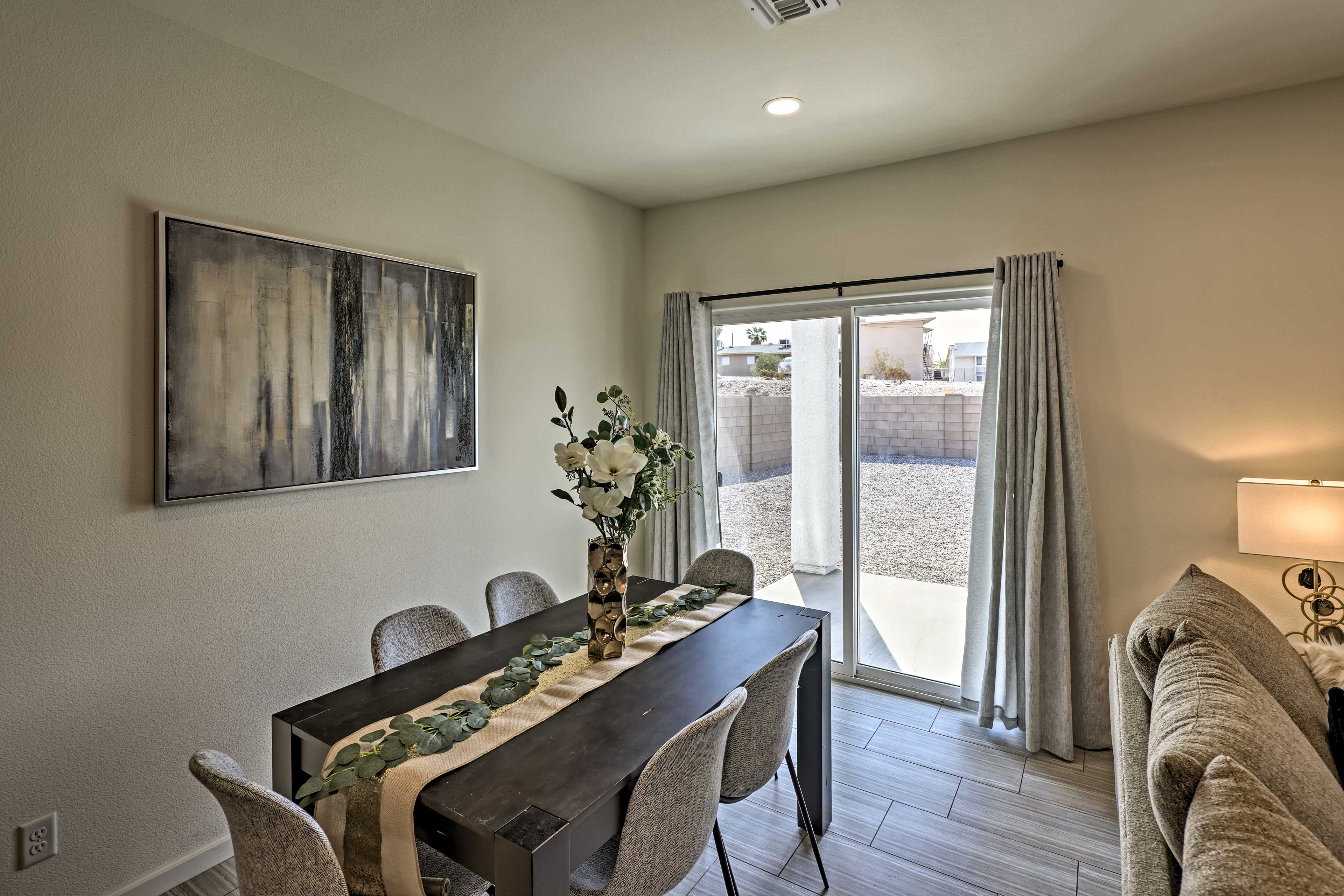 Dining Area | Dishware Provided