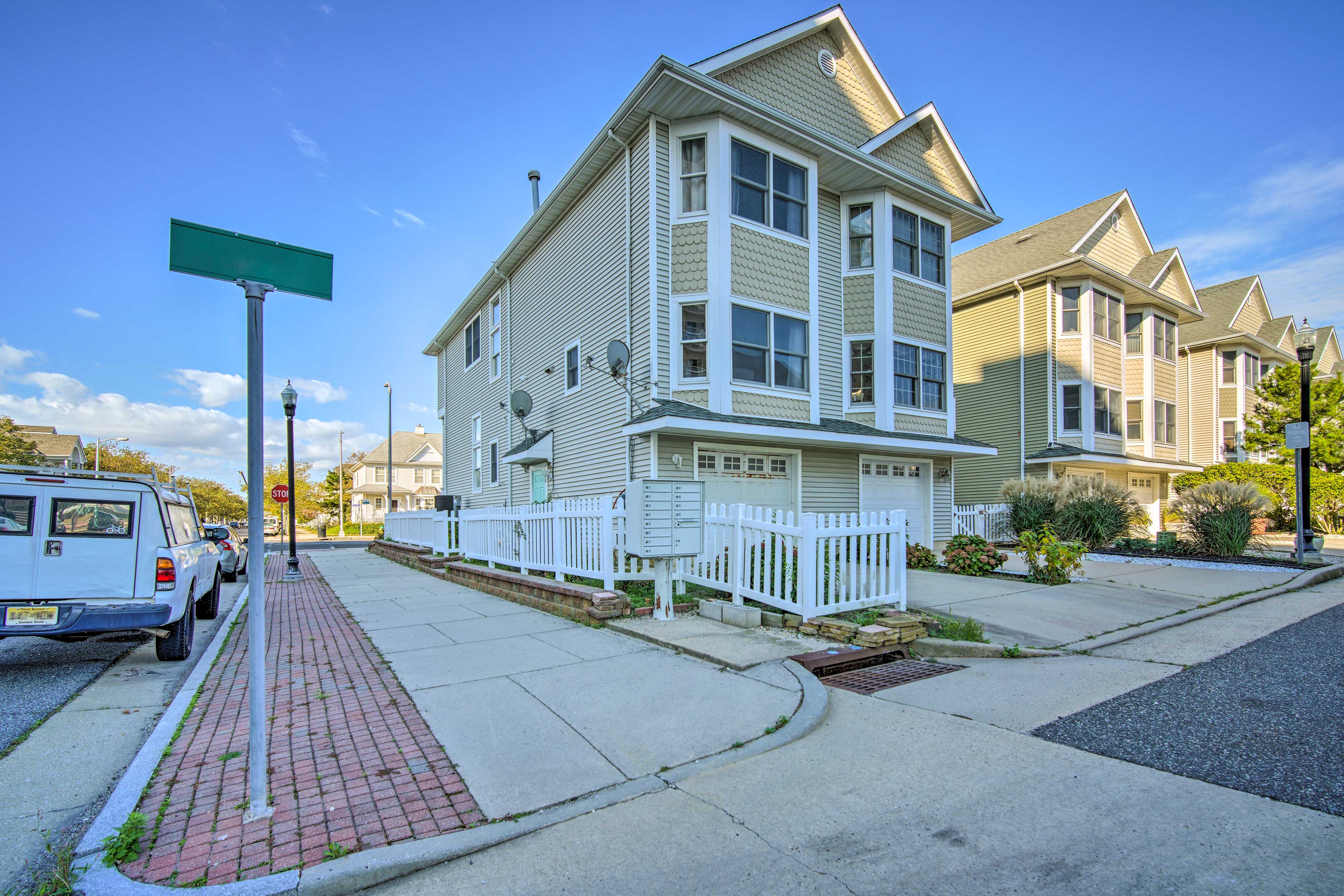 Parking | Driveway (1 Vehicle) | Street Parking (First-Come, First-Served)