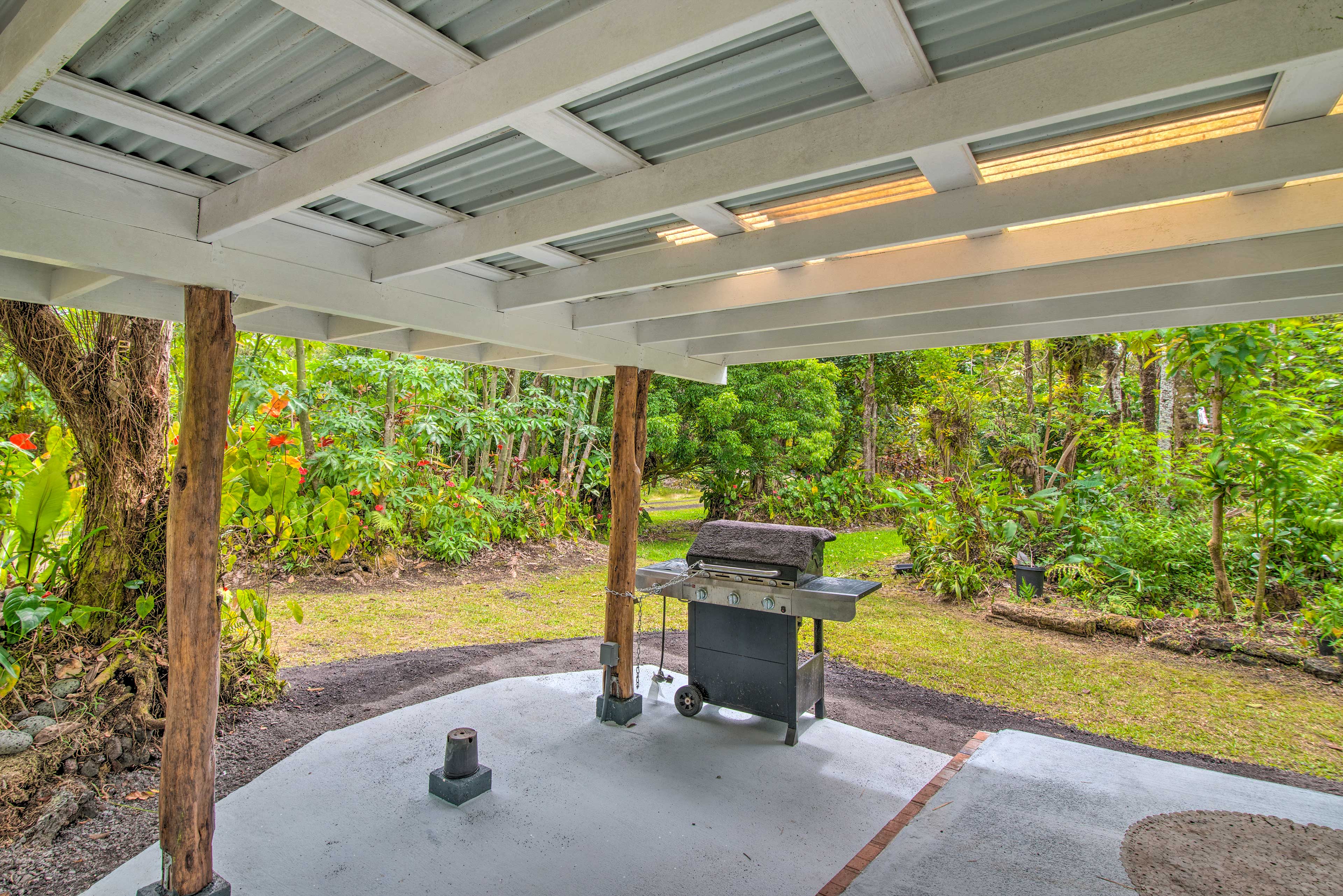 Covered Patio | Gas Grill