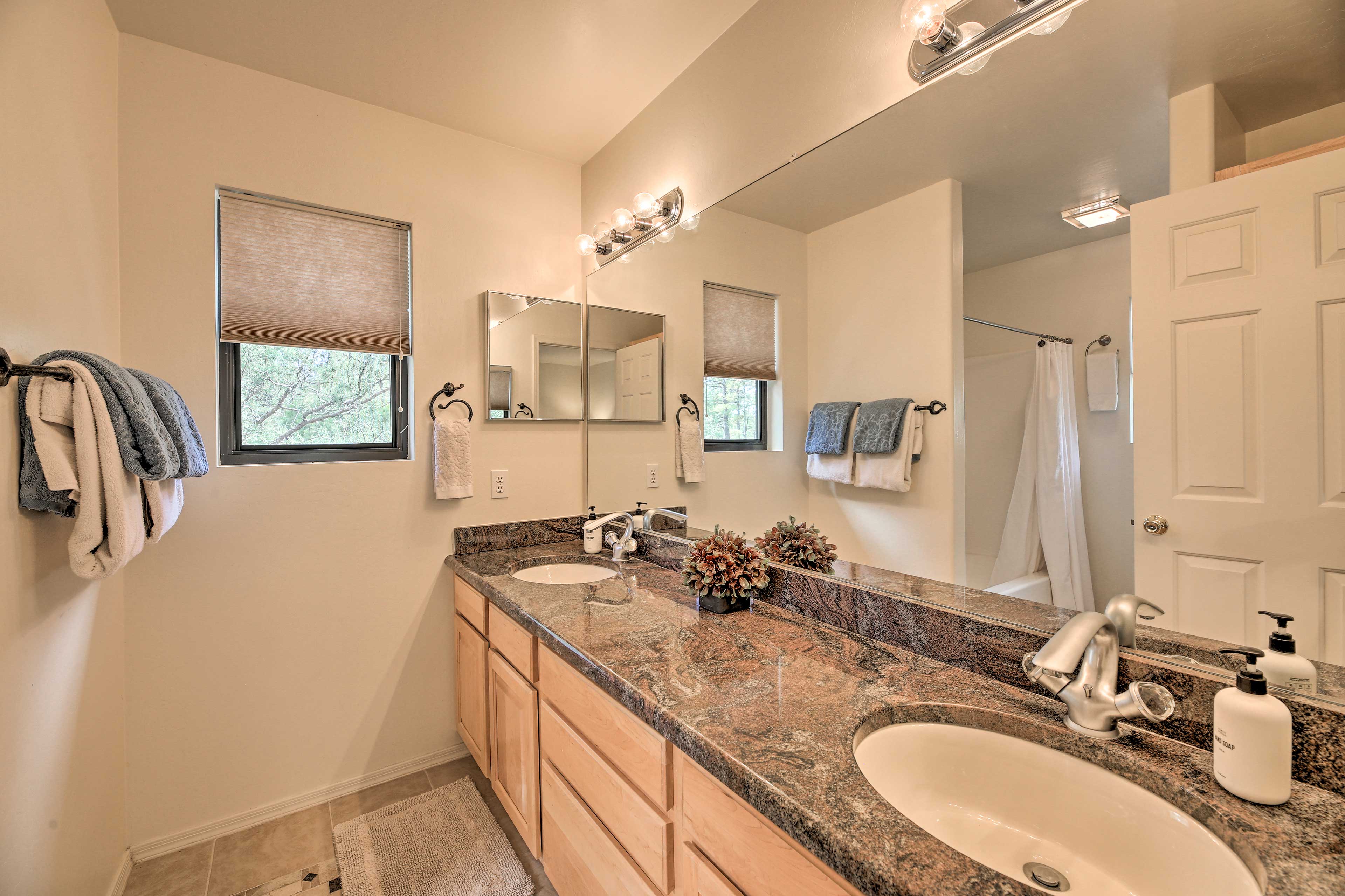 En-Suite Bathroom | Towels Provided