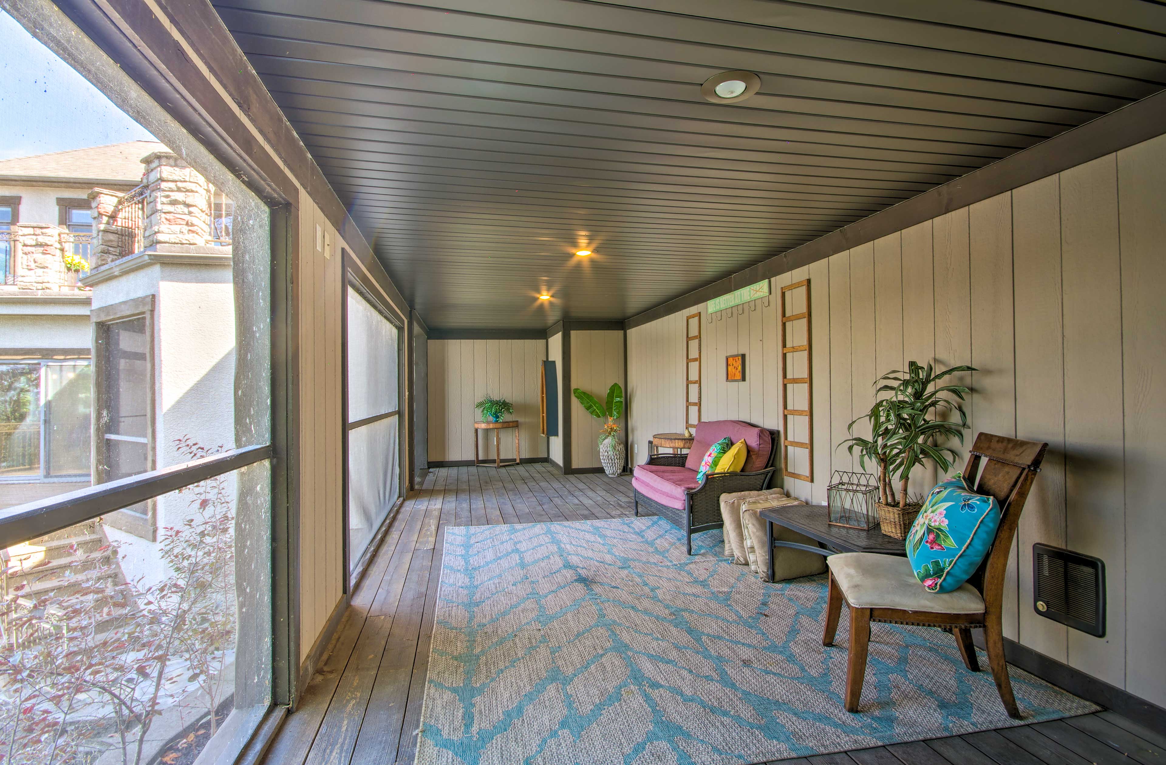 Screened-In Porch