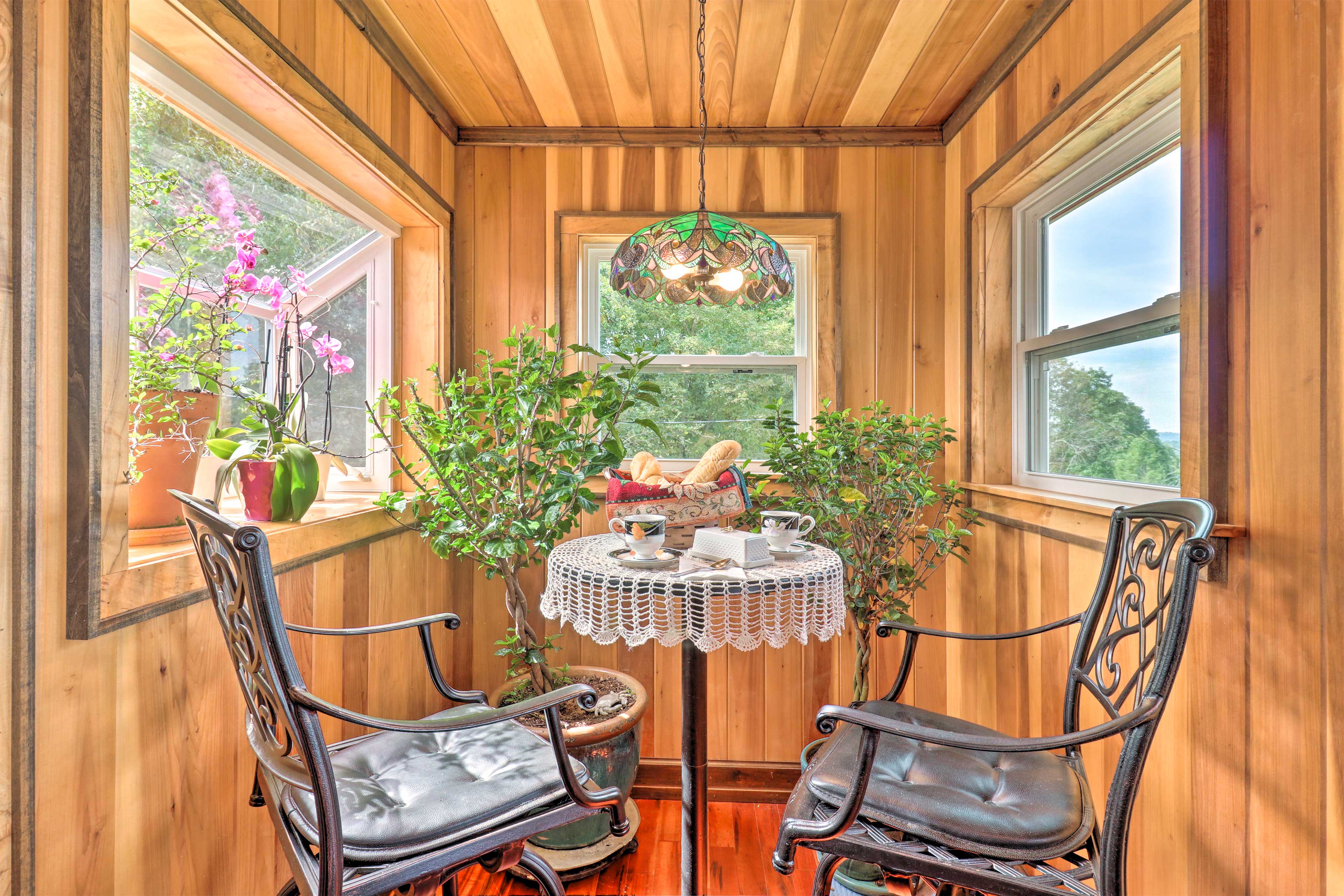 Dining Area | Dishware & Flatware