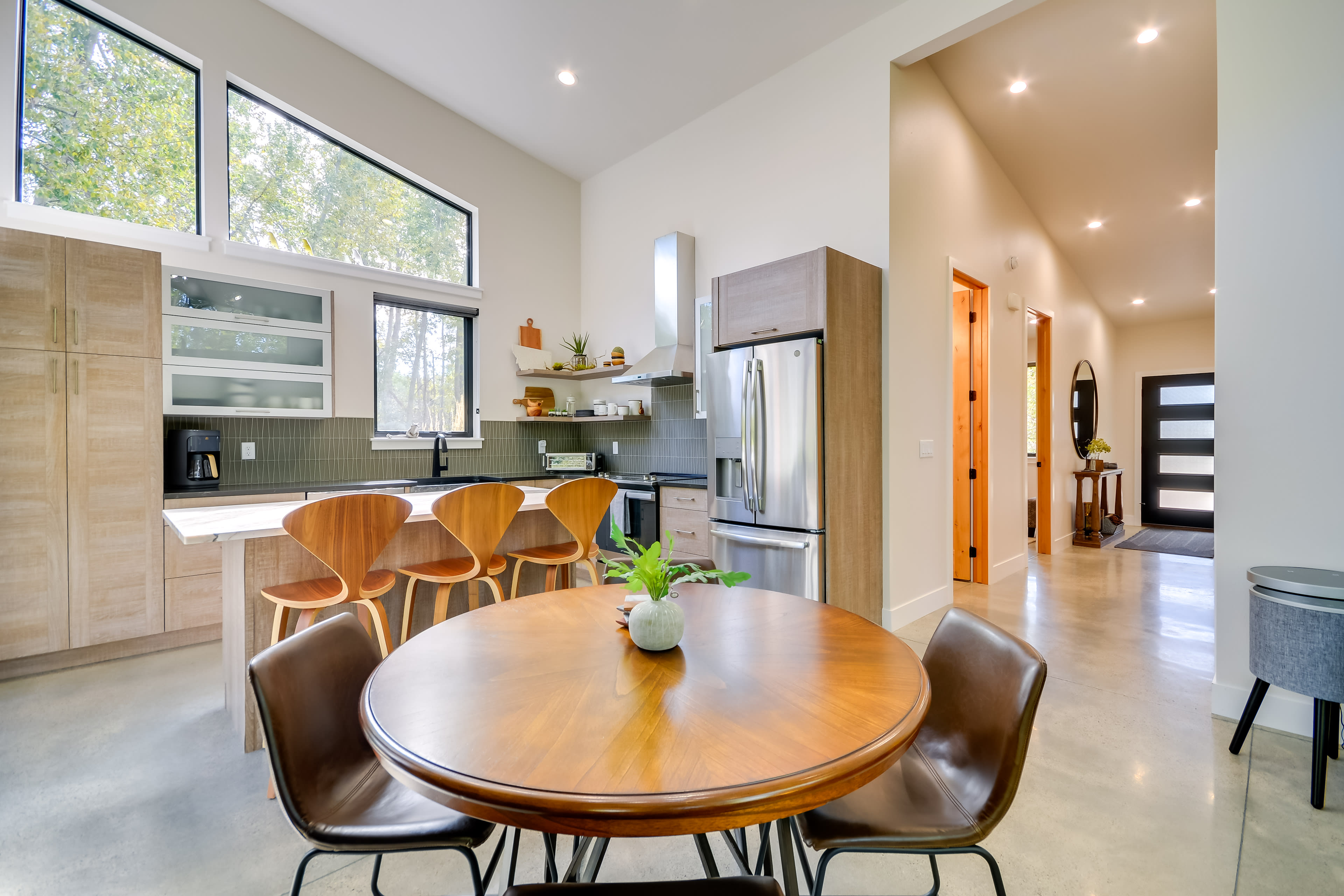 Dining Area | Dishware & Flatware Provided