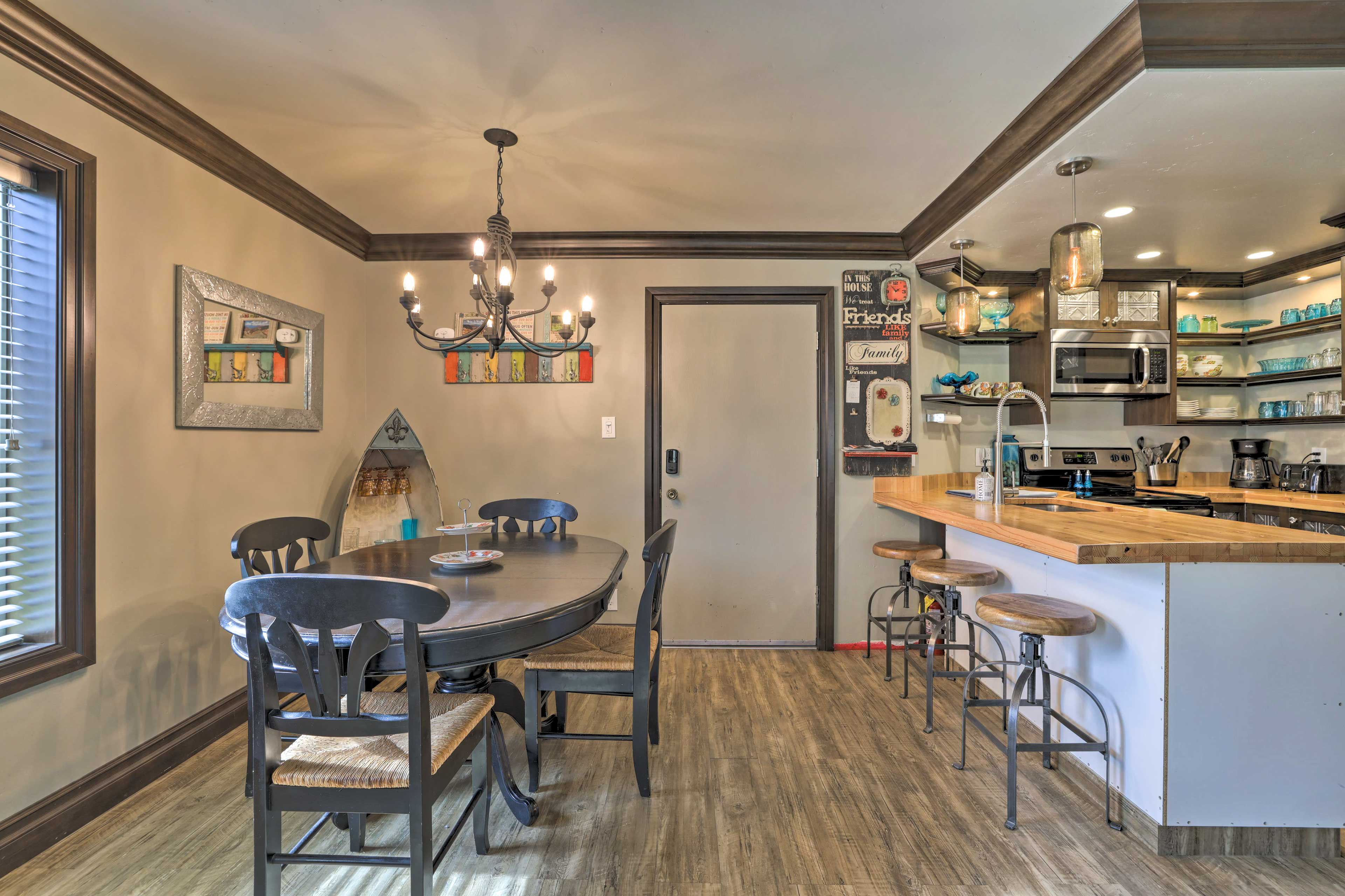 Dining Area | Dishware Provided