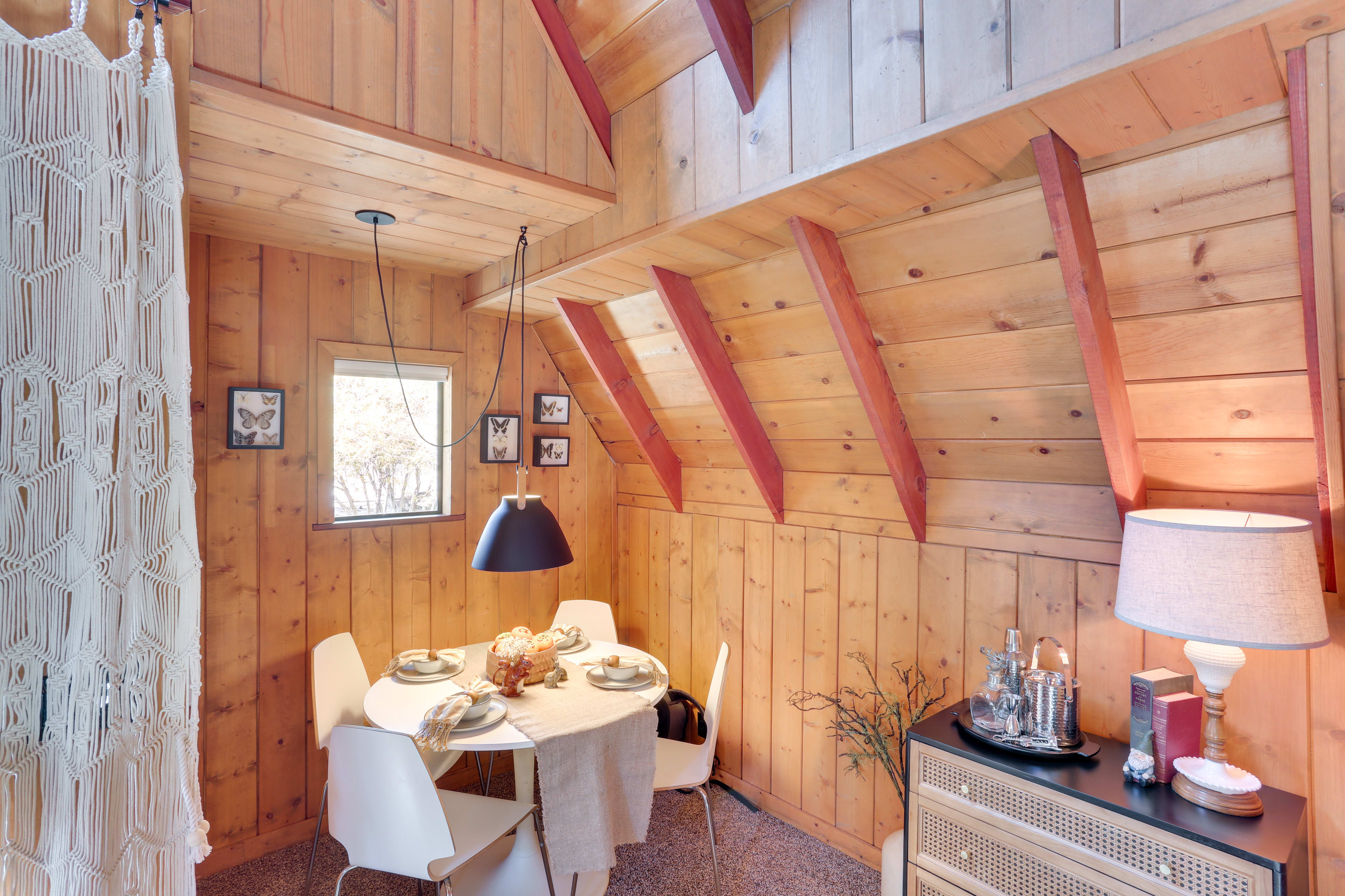 Dining Area | Dishware & Flatware Provided