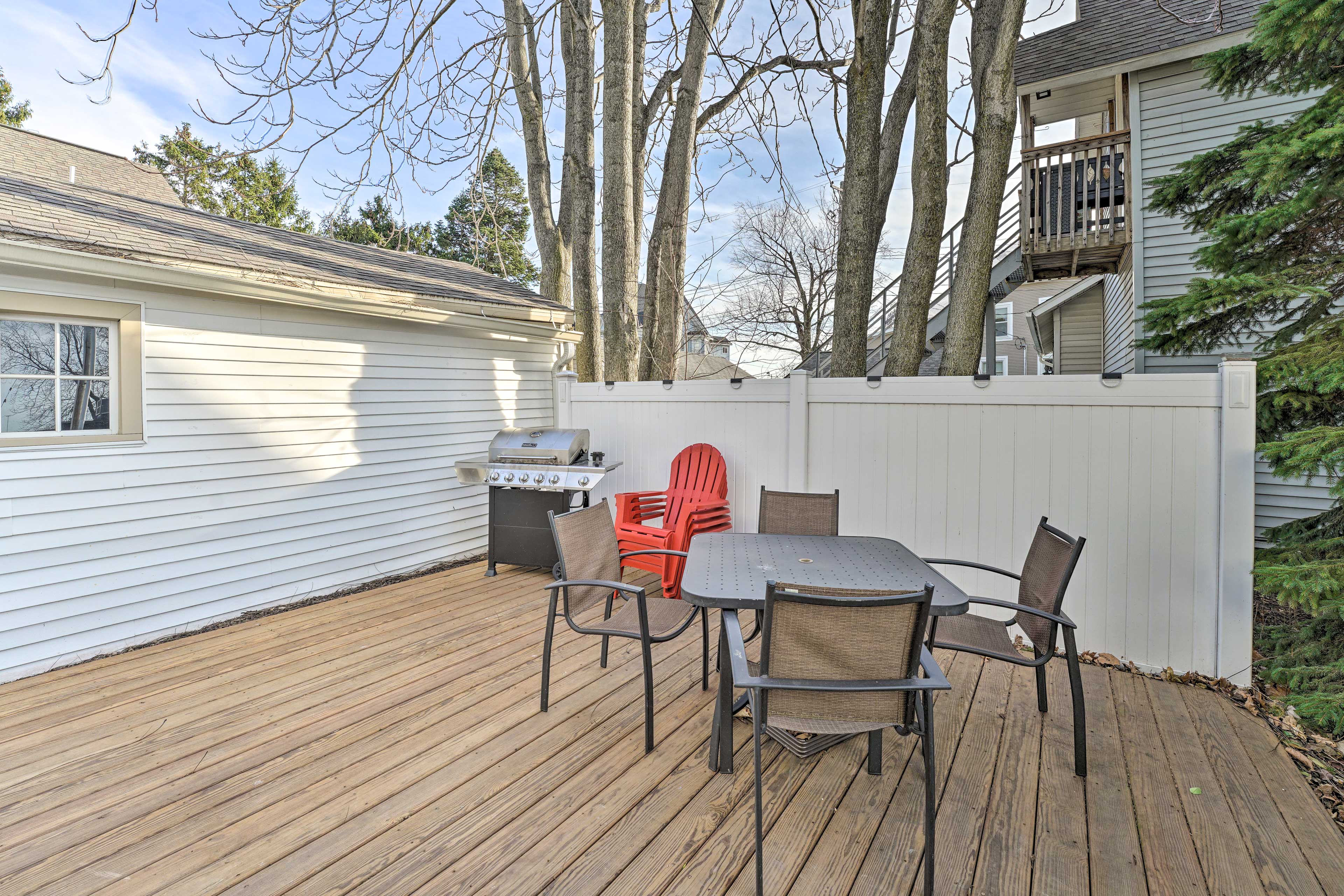 Furnished Deck | Gas Grill