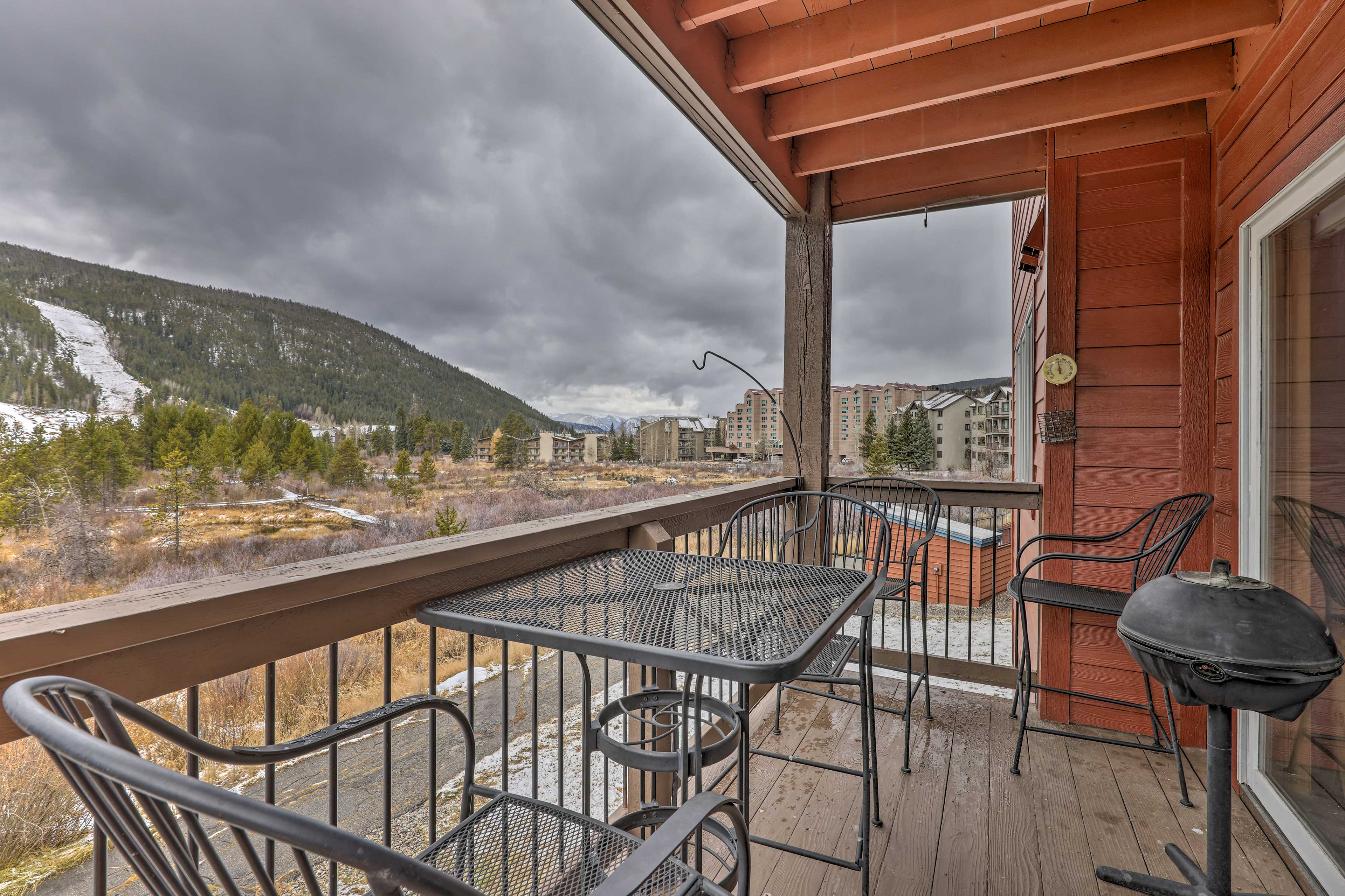 Balcony | Electric Grill | Outdoor Dining Area