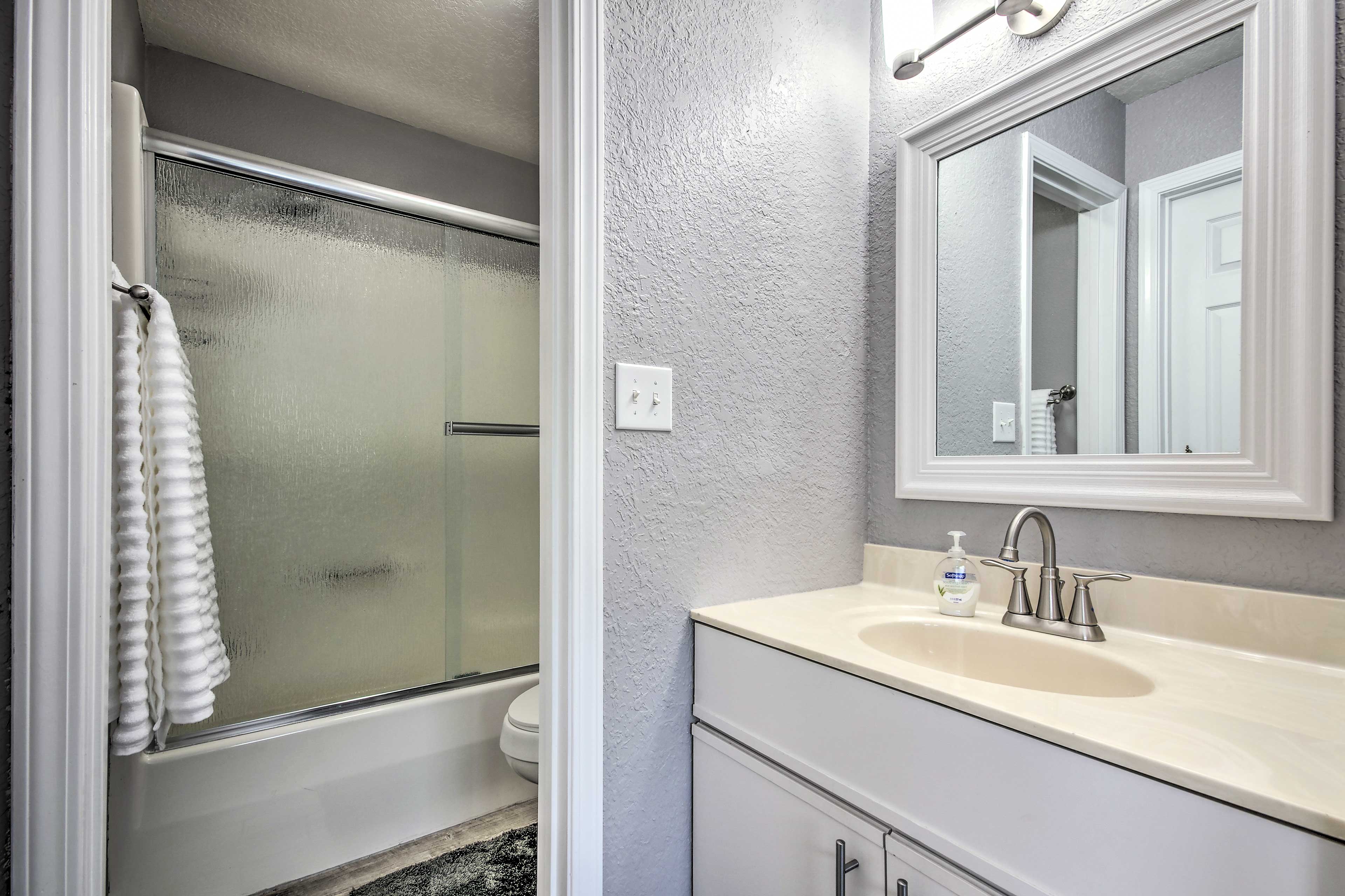En-Suite Bathroom | Complimentary Toiletries Provided