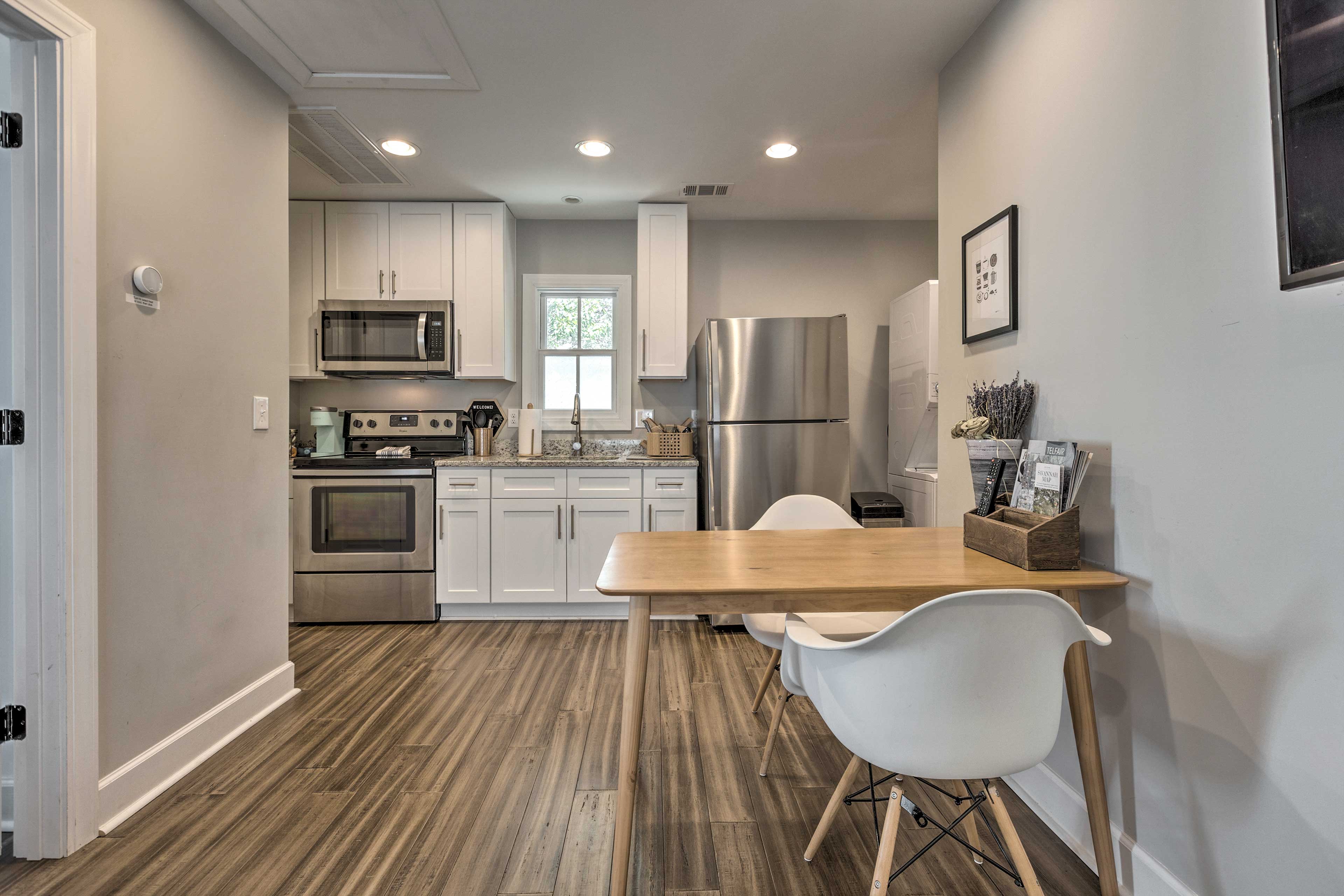 Dining Room | Dishware/Flatware Provided