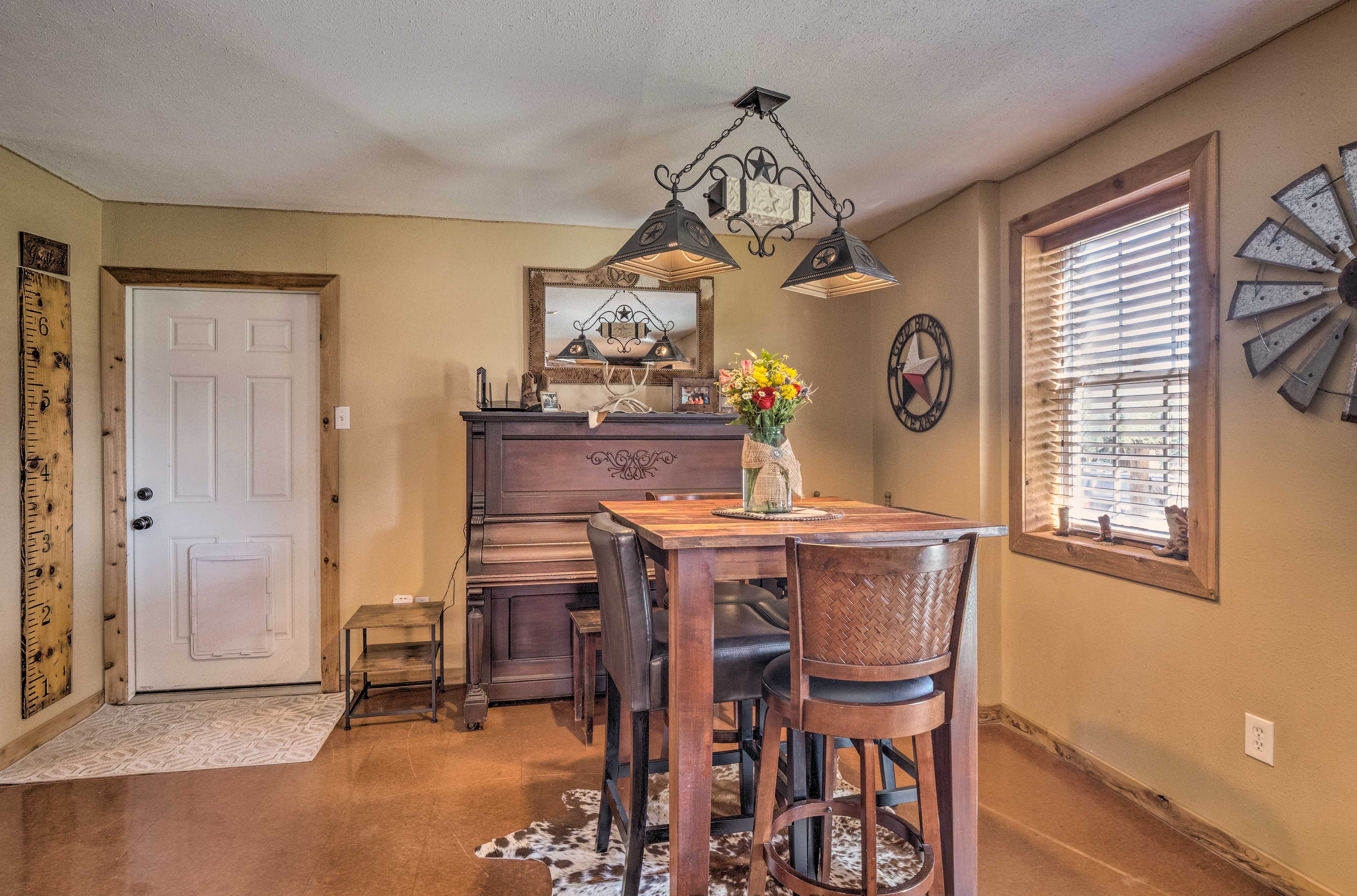 Dining Area | Dishware & Flatware