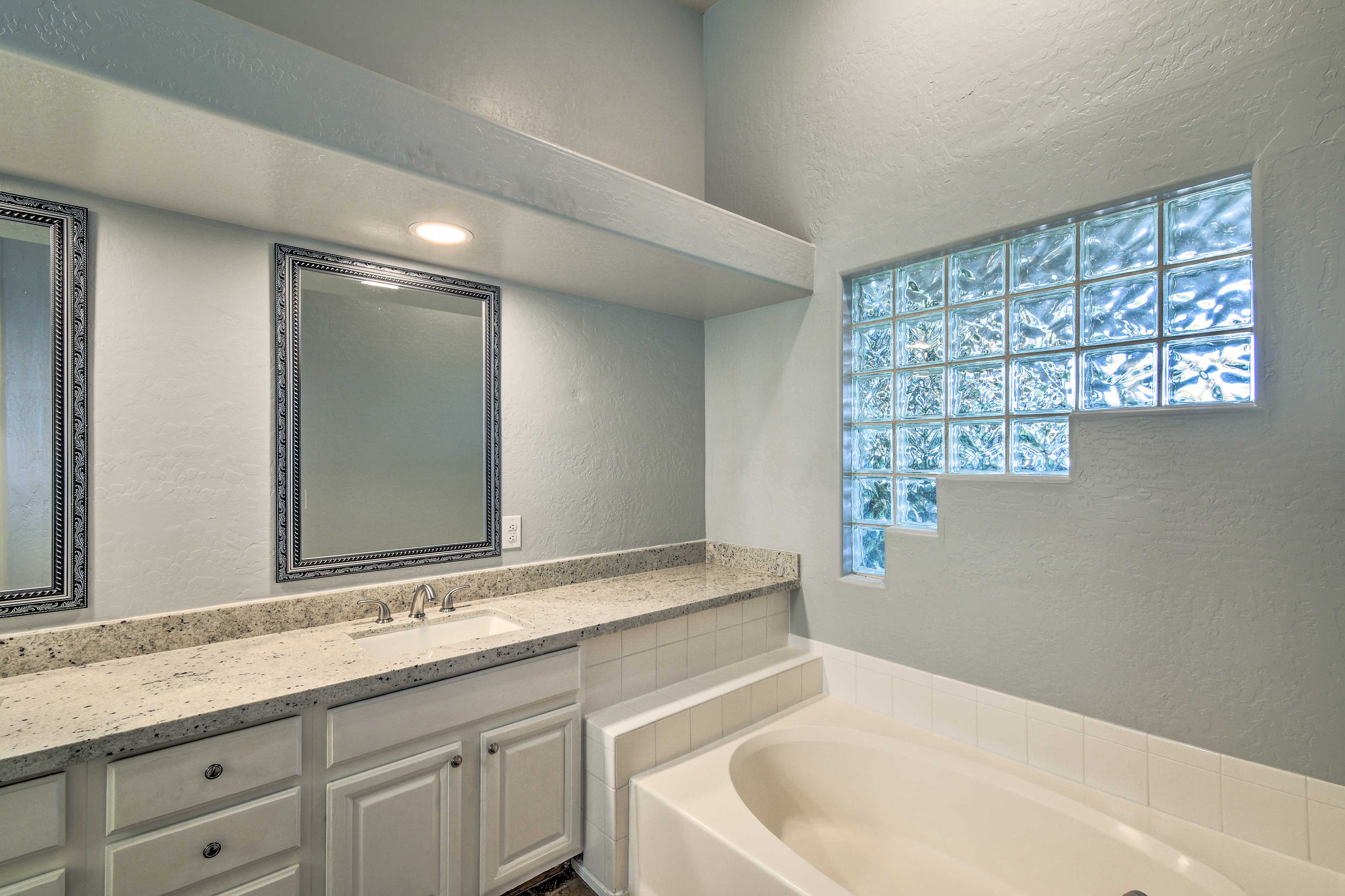 Full Bathroom | Access via Bedroom 1 | Towels Provided