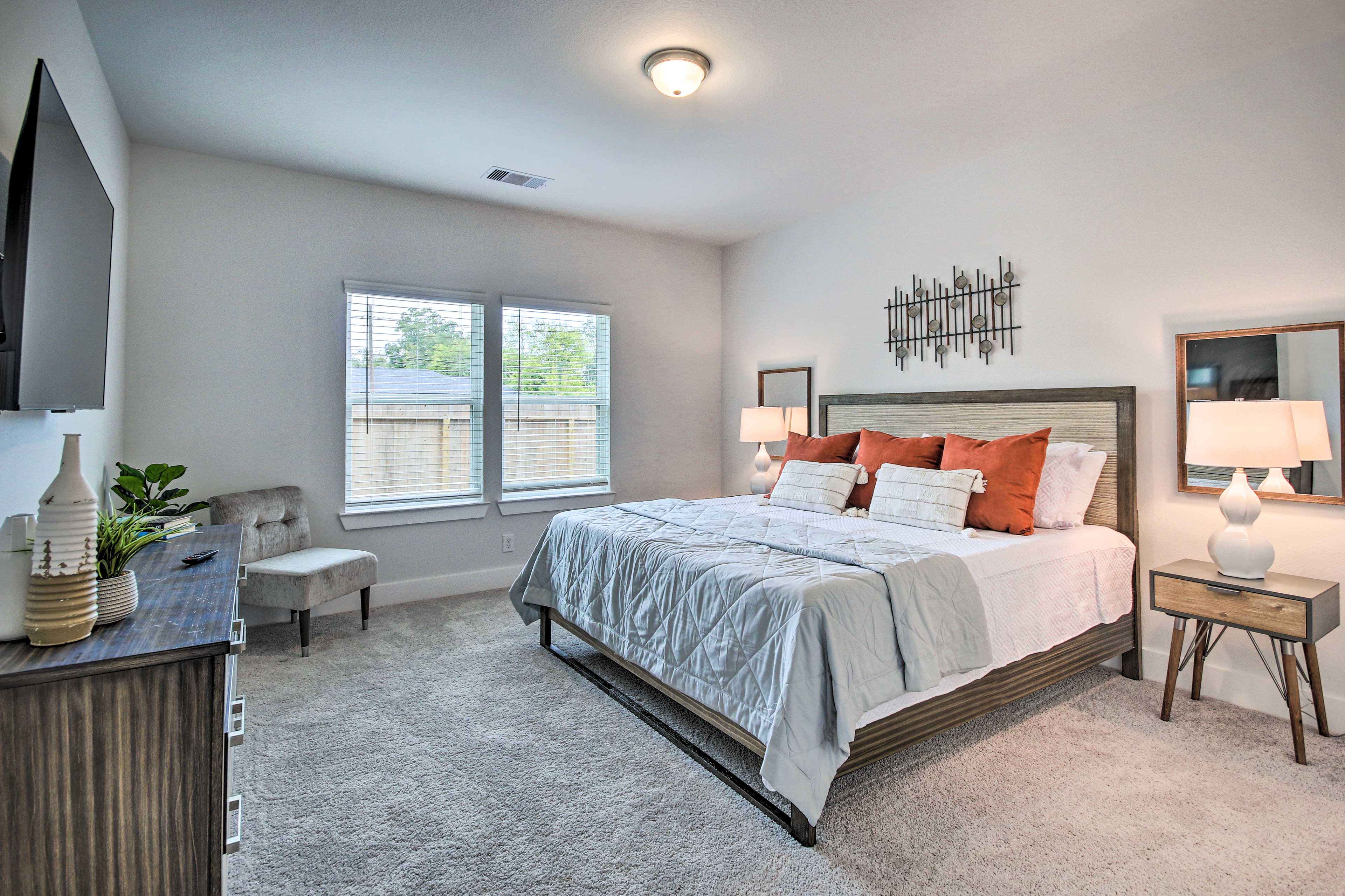 Bedroom 1 | King Bed | En-Suite | Smart TV | 1st Floor