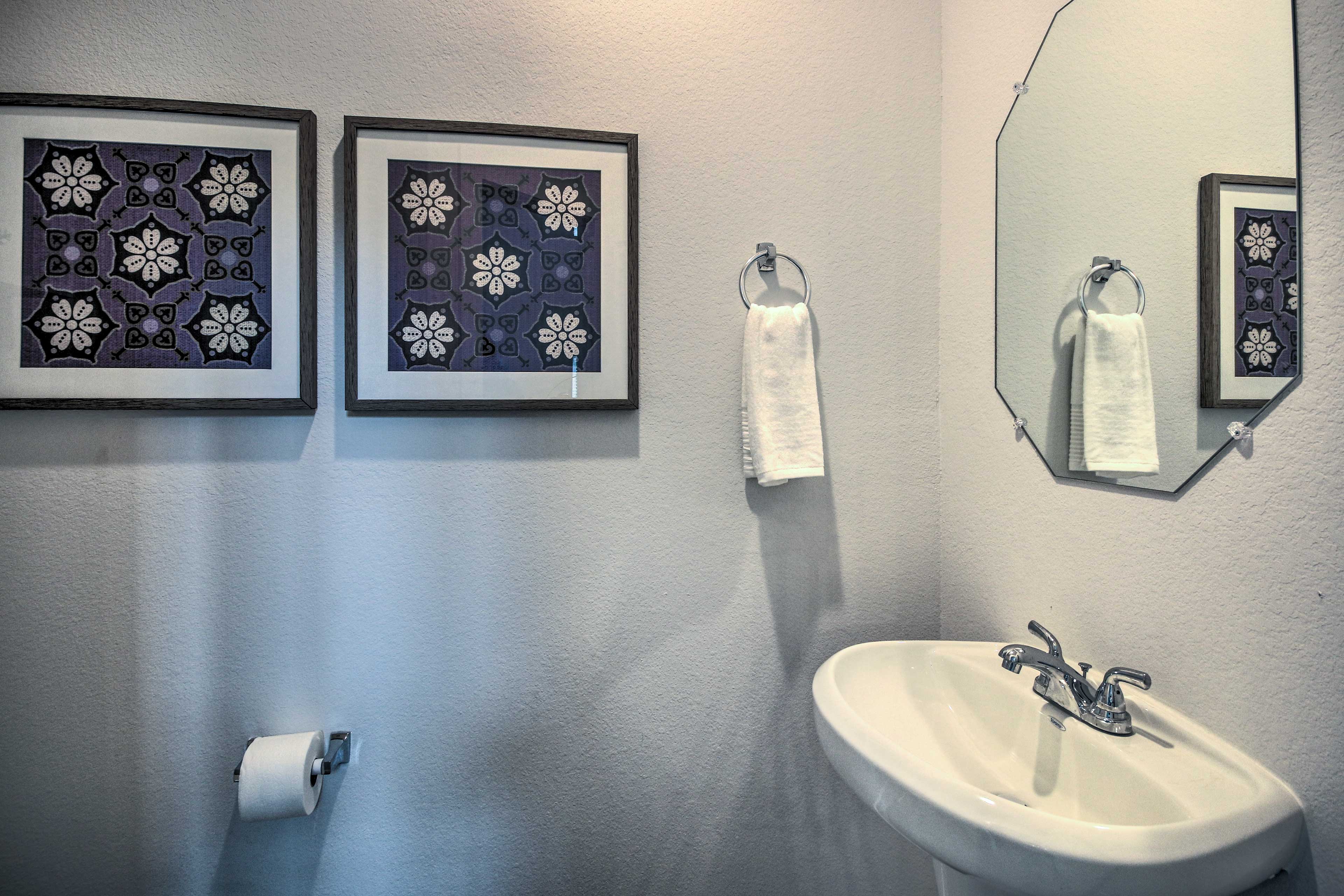 Half Bathroom | Complimentary Toiletries | 1st Floor