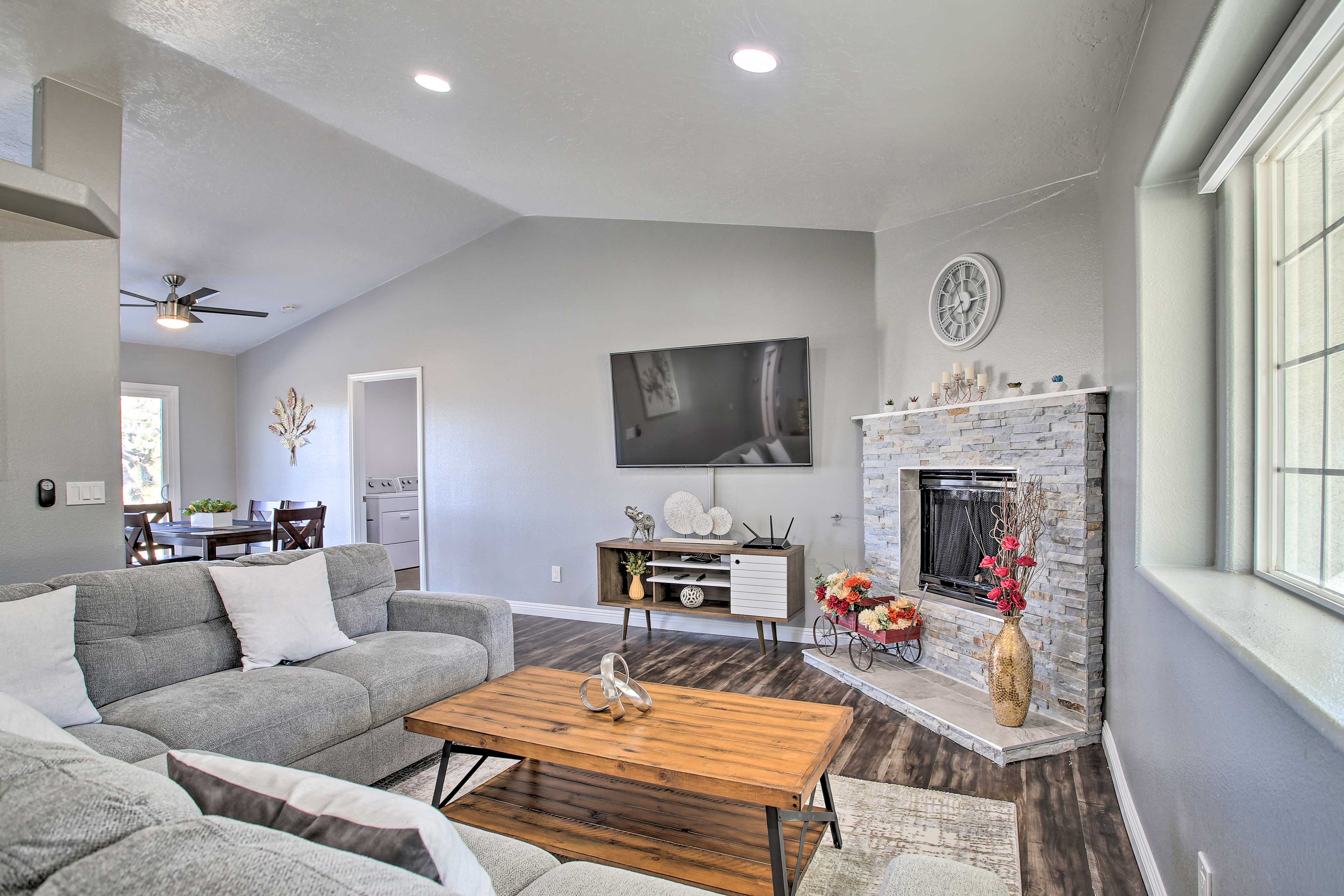 Living Room | Gas Fireplace