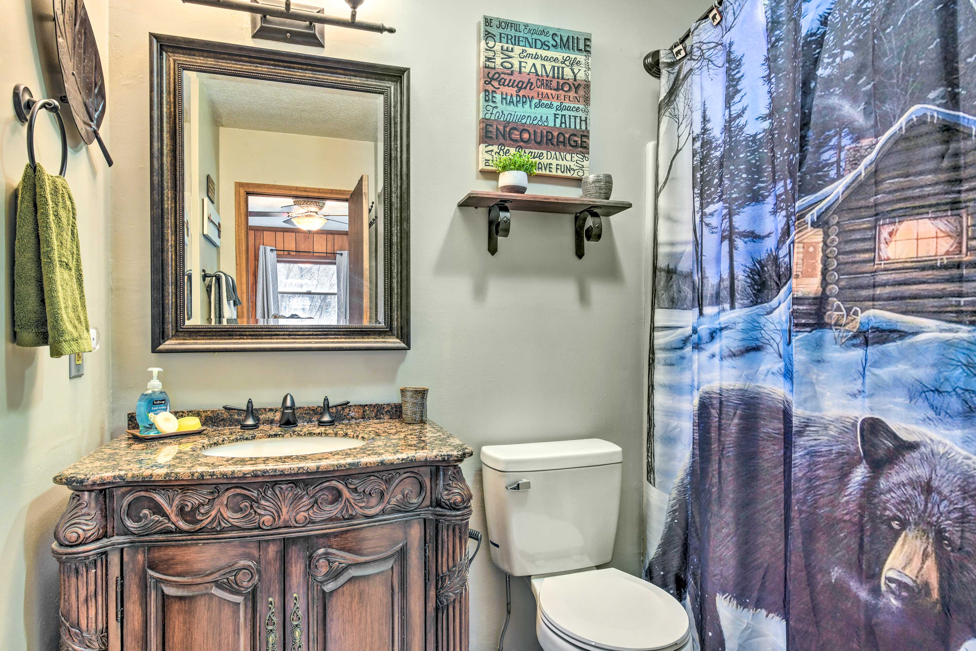 Full Bathroom | Linens & Towels | Complimentary Toiletries | Hair Dryer