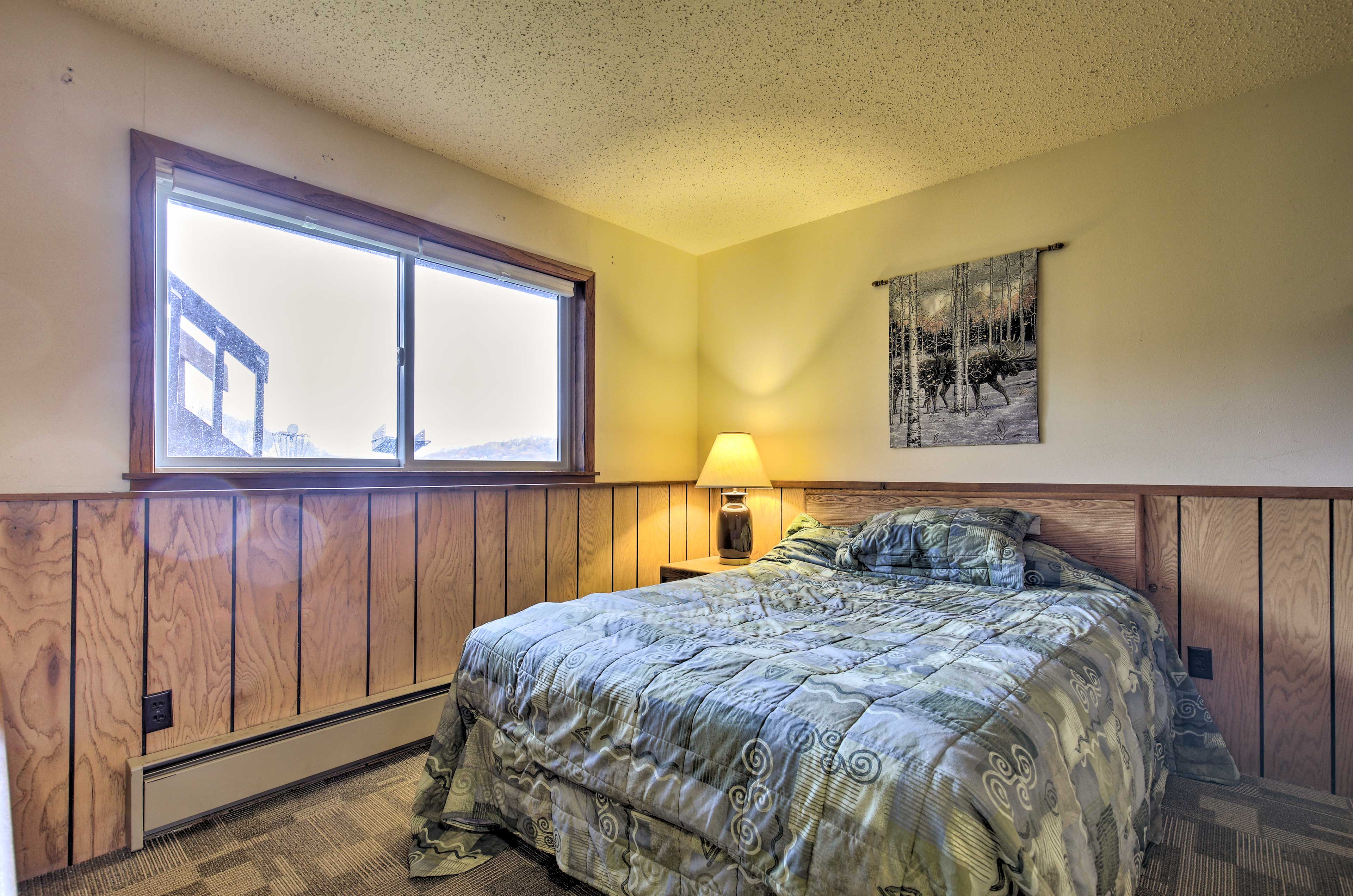 Bedroom 2 | Queen Bed | Bottom Floor