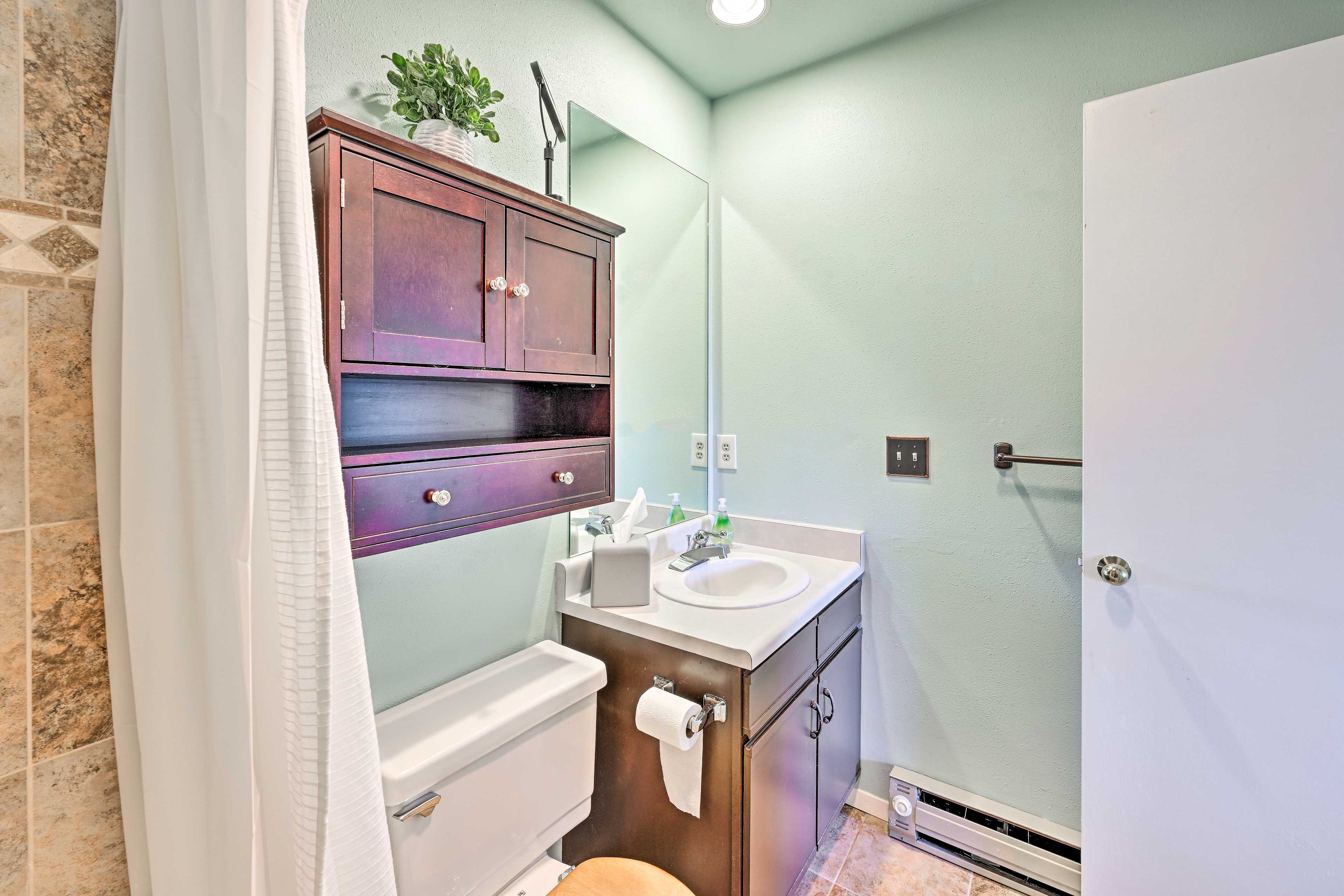 En-Suite Bathroom | Towels Provided