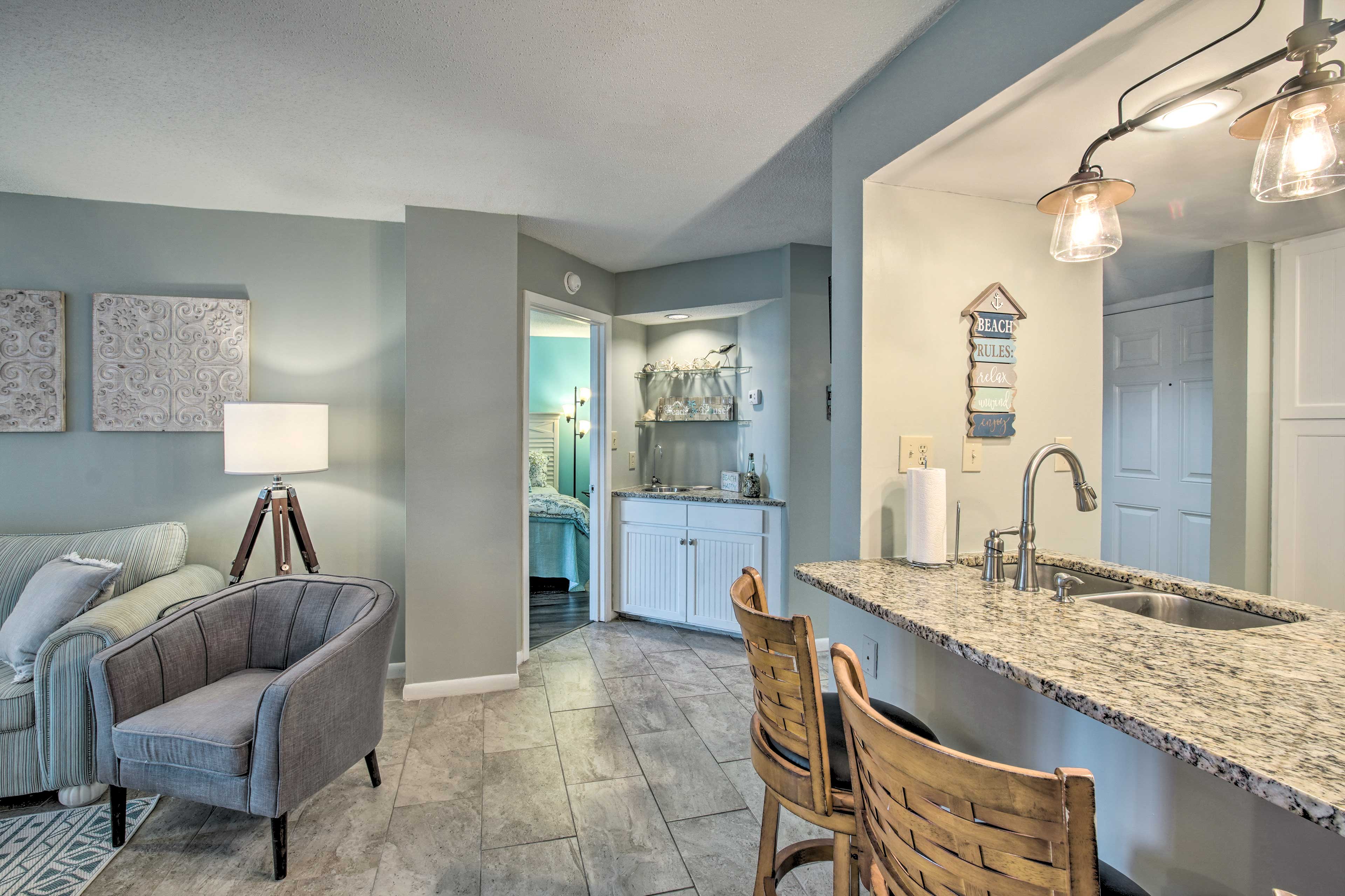 Living Room | Wet Bar