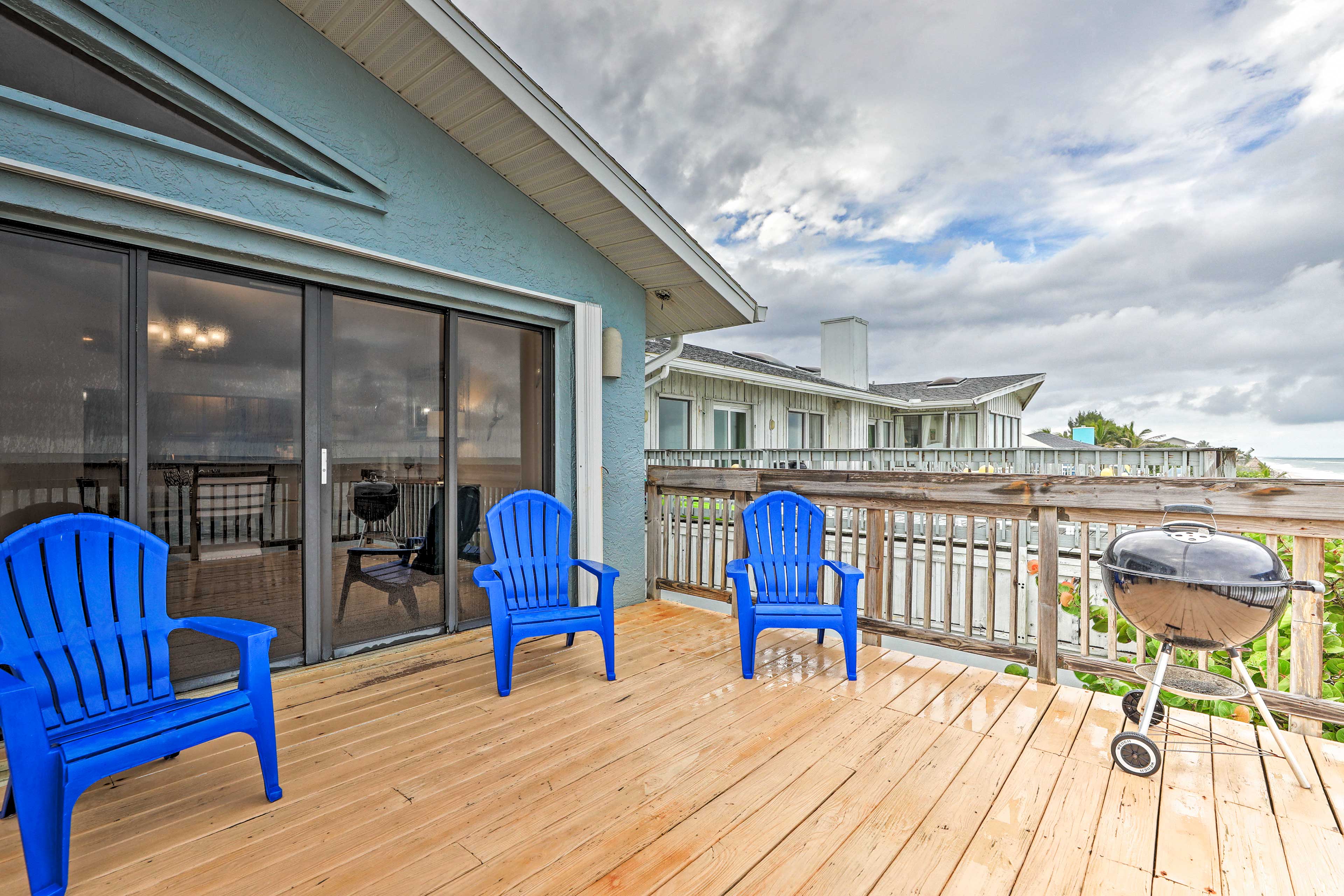 Deck | 2nd-Floor Unit | 3,000 Sq Ft