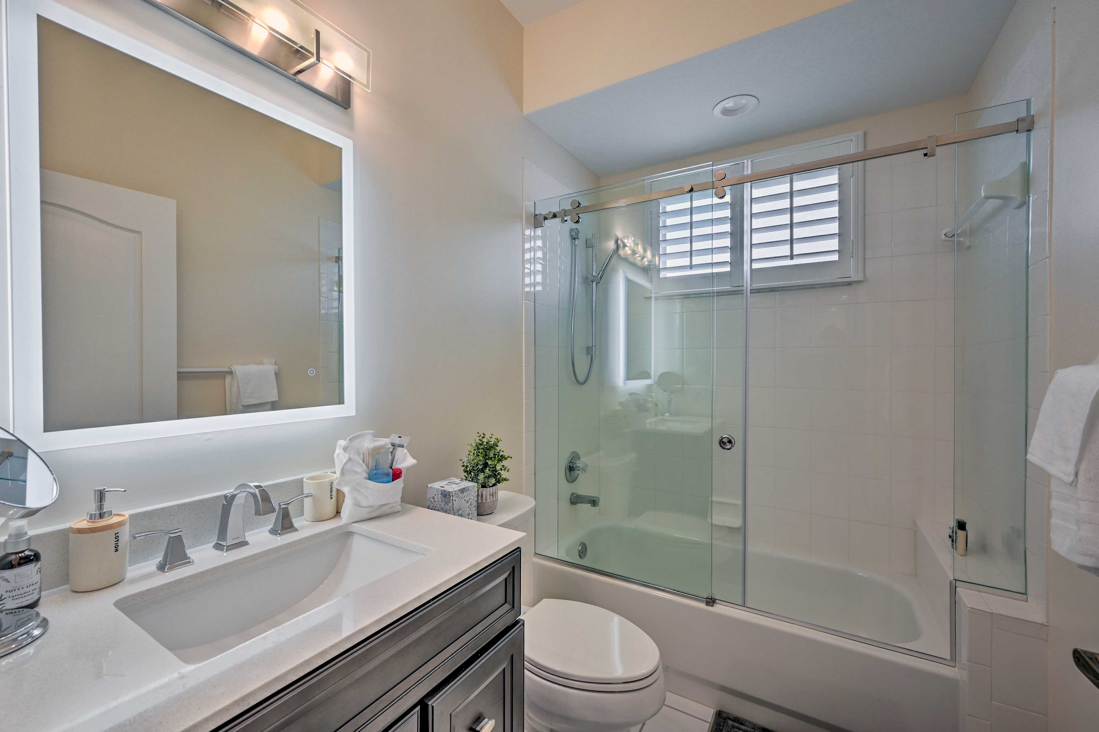 Full Bathroom | Complimentary Toiletries