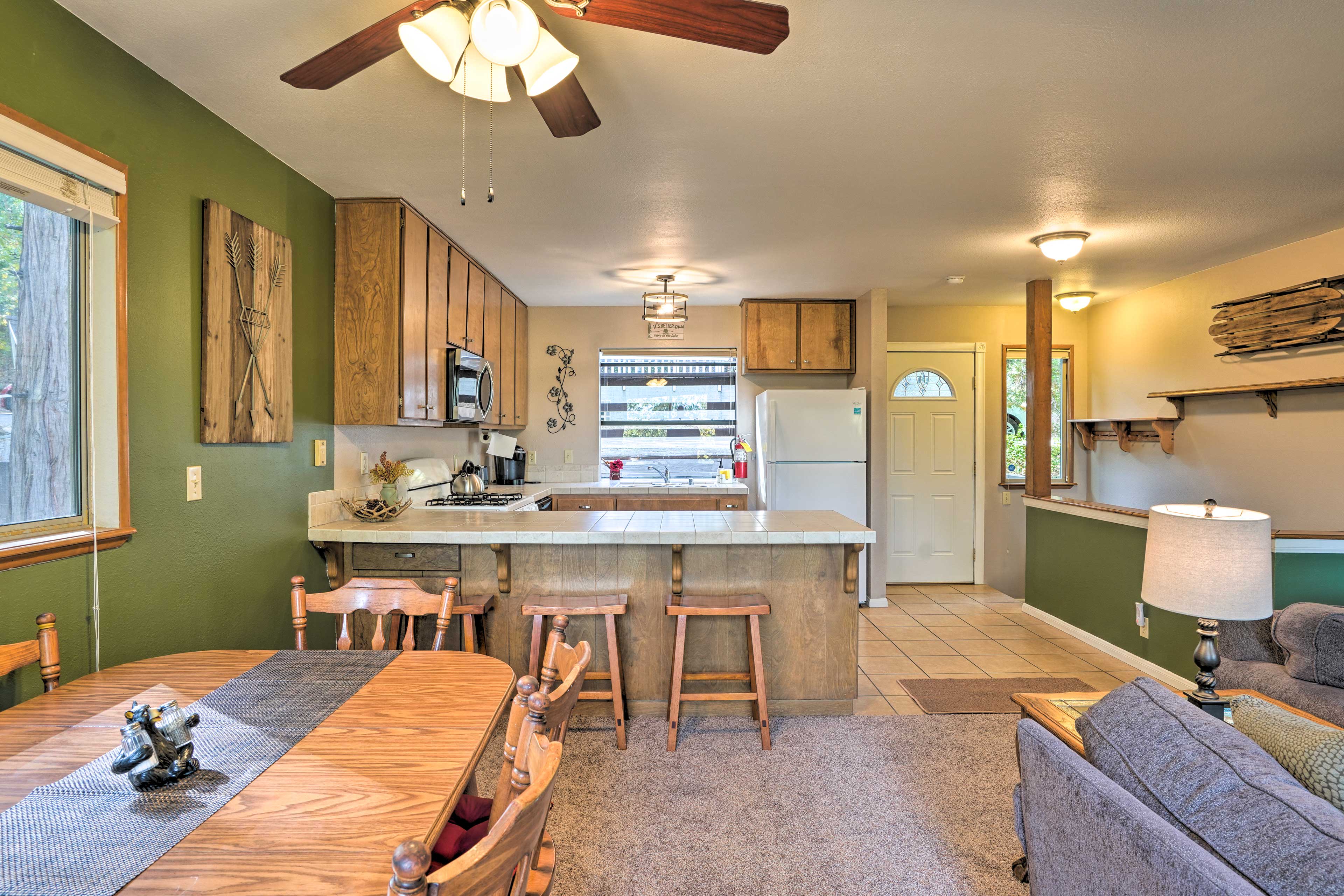 Dining Area | Dishware & Flatware