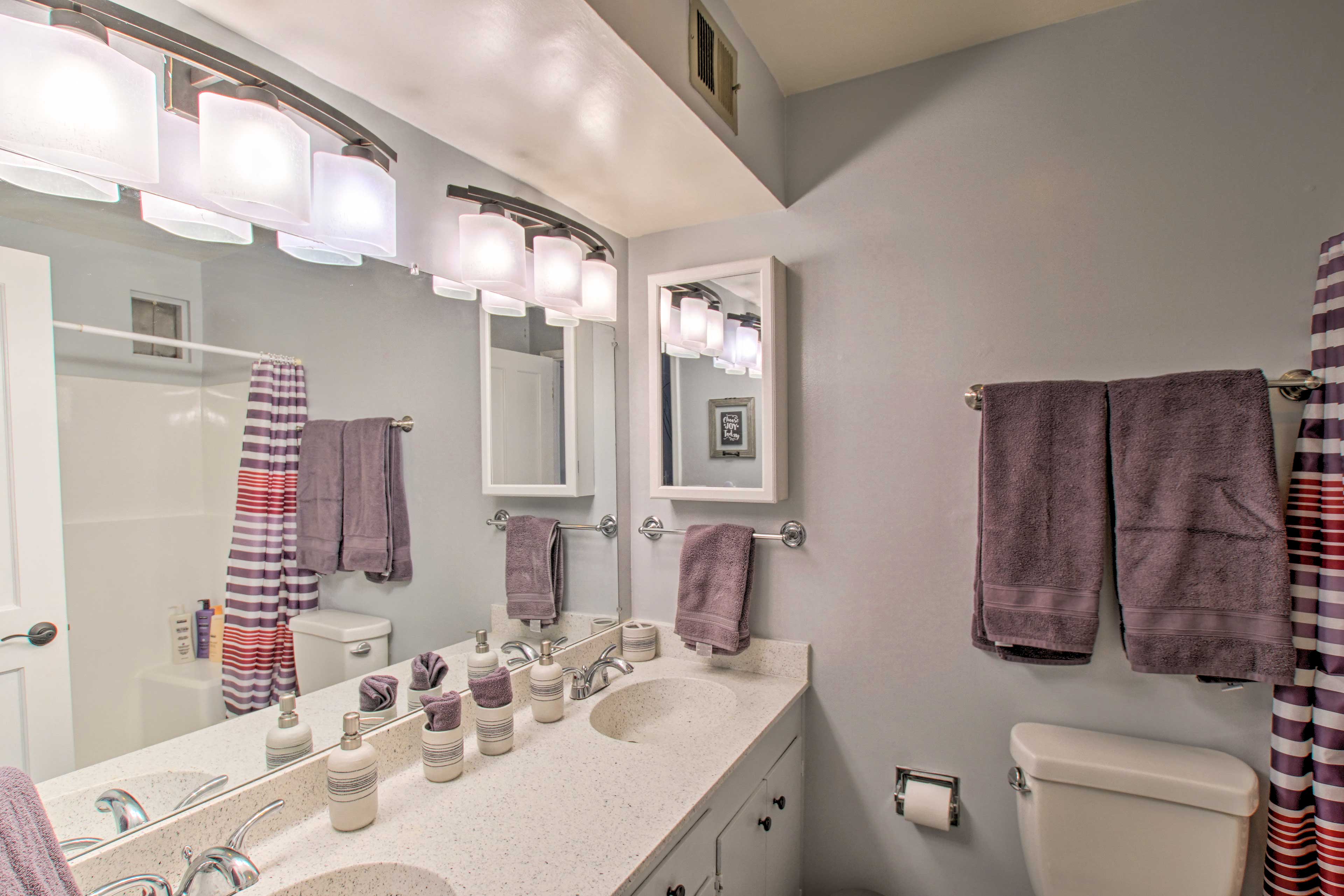 En-Suite Bathroom | Complimentary Toiletries Provided | Towels Provided