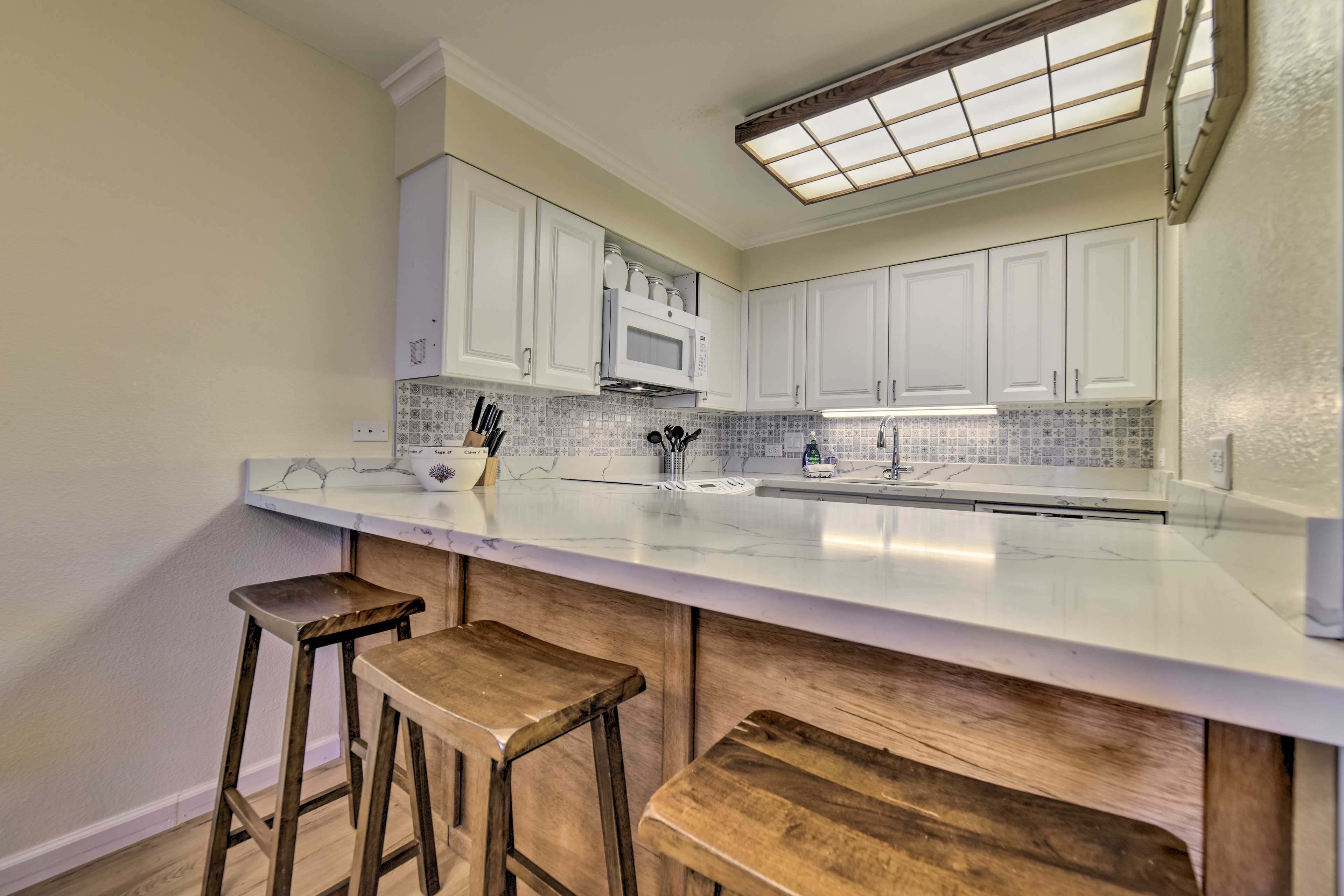 Dining Area | Breakfast Bar w/ Additional Seating