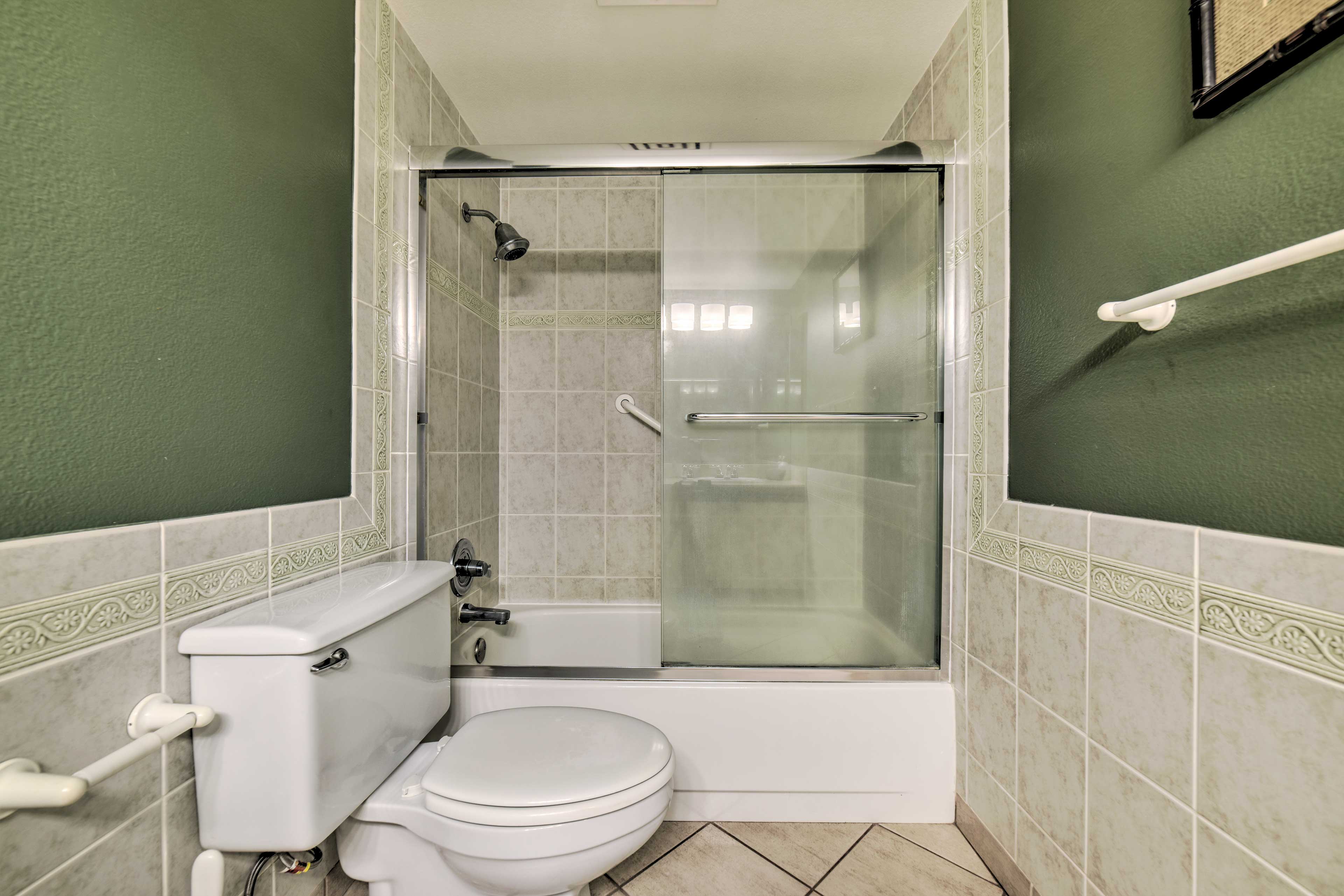 En-Suite Bathroom | Towels Provided