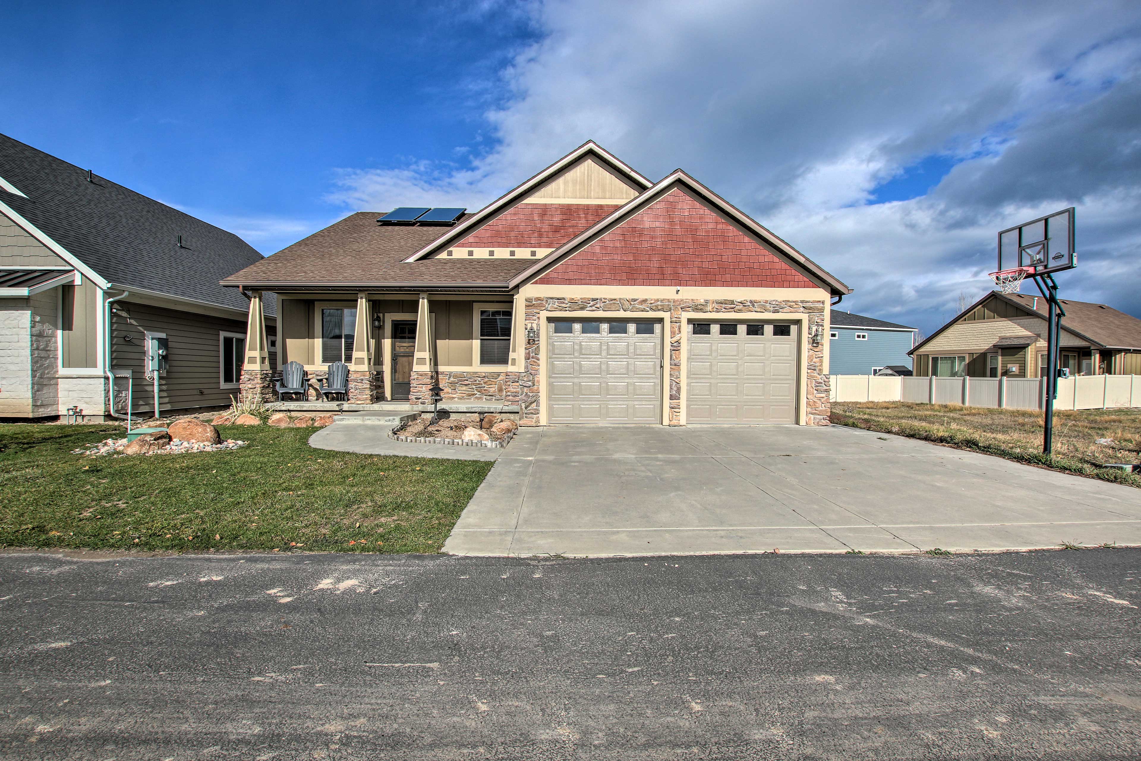 Parking | Garage (2 Vehicles) | Driveway (3 Vehicles)