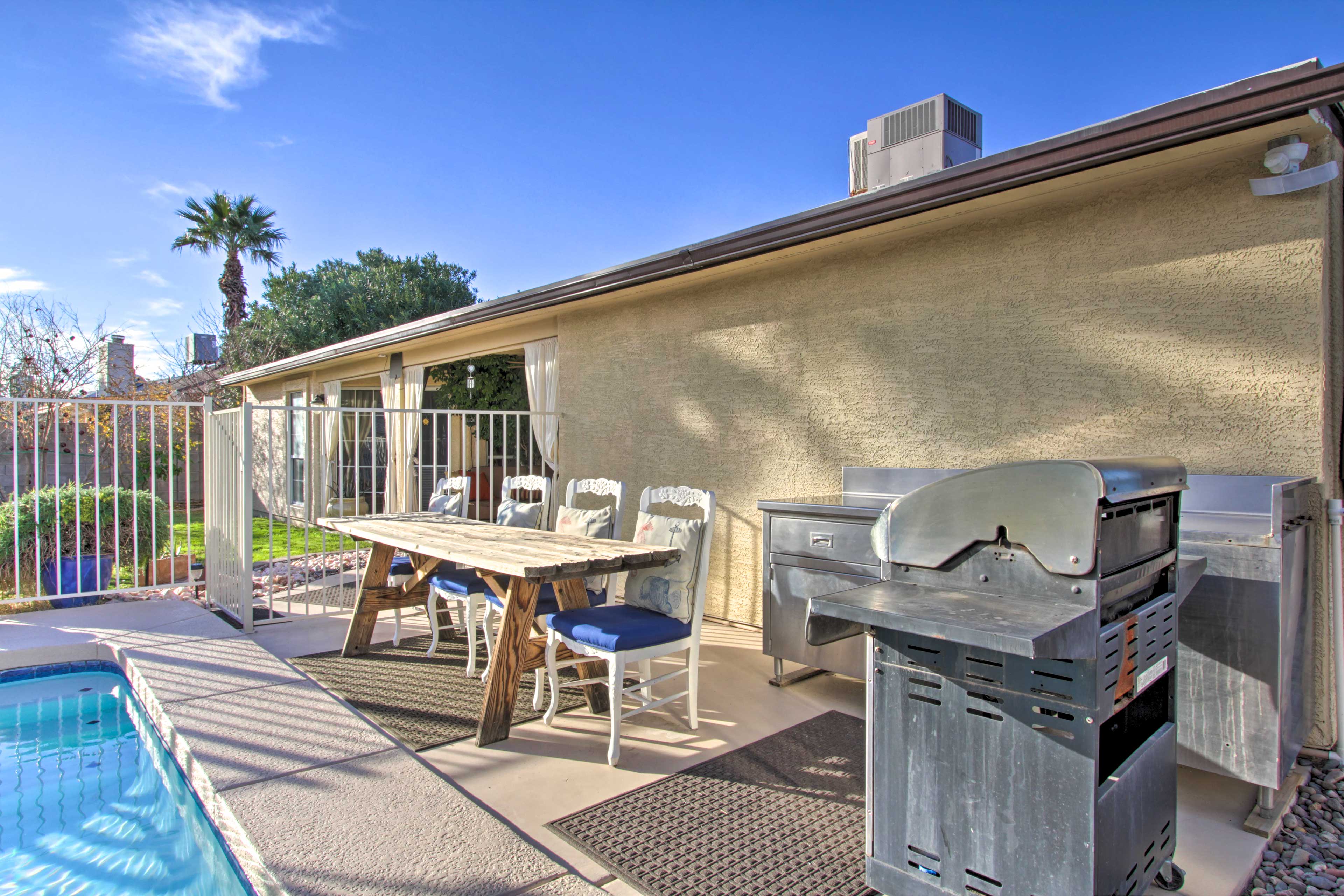 Private Yard | Gas Grill | Pool