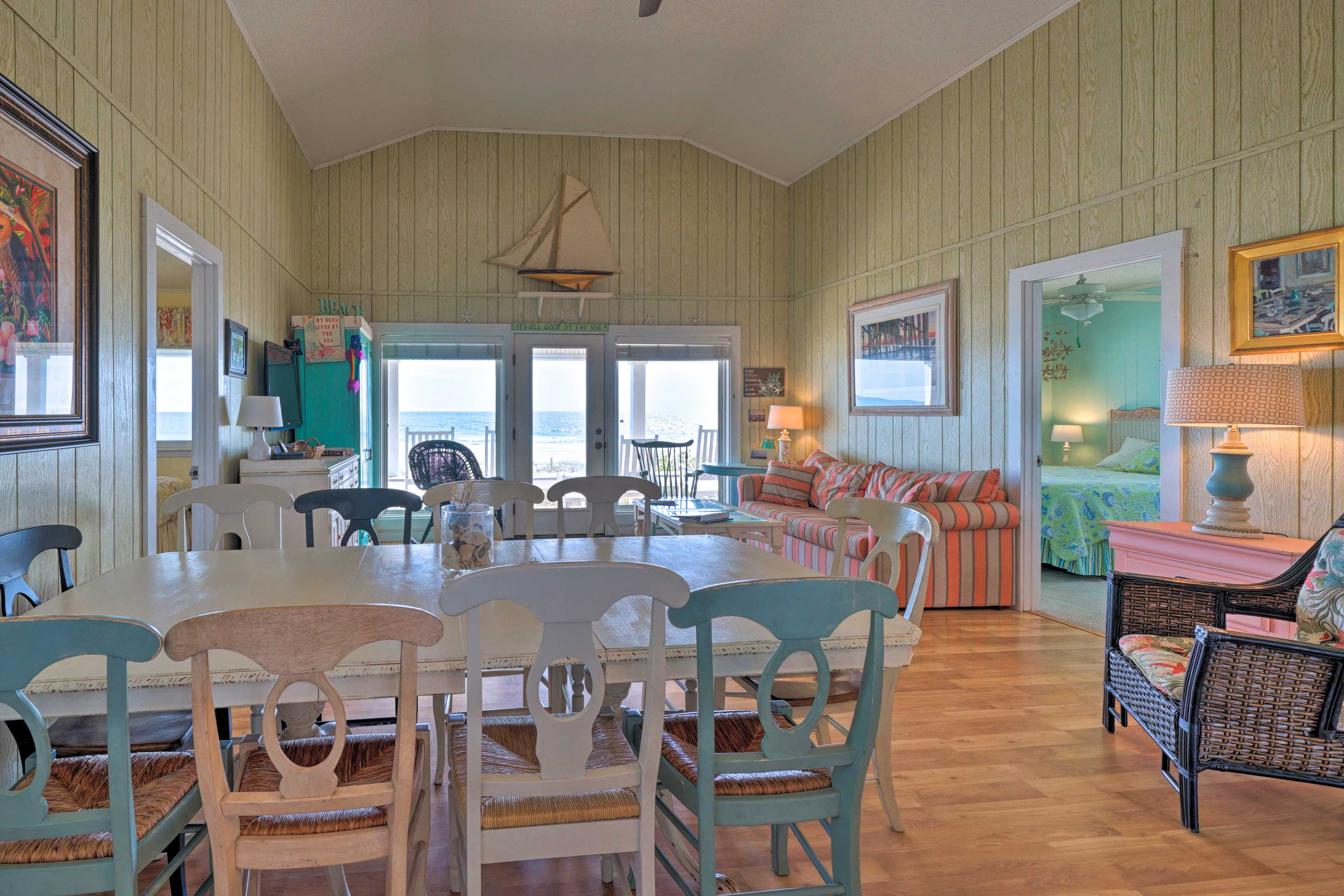 Dining Area | Dishware/Flatware