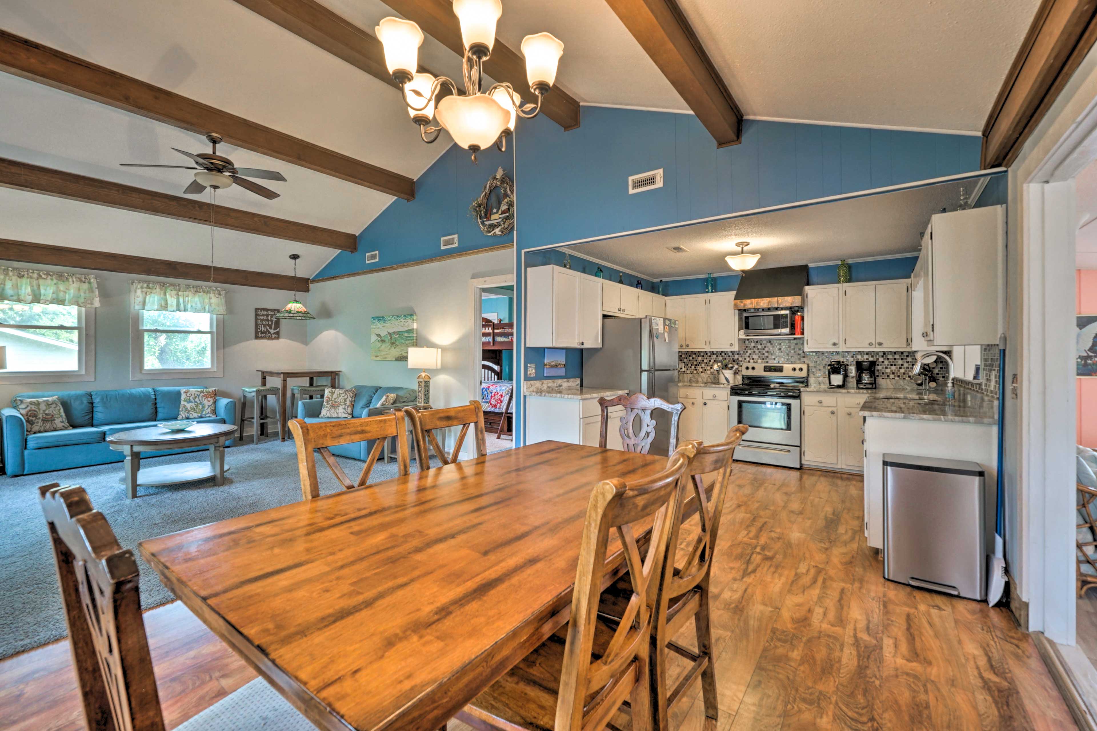 Dining Area | Dishware Provided