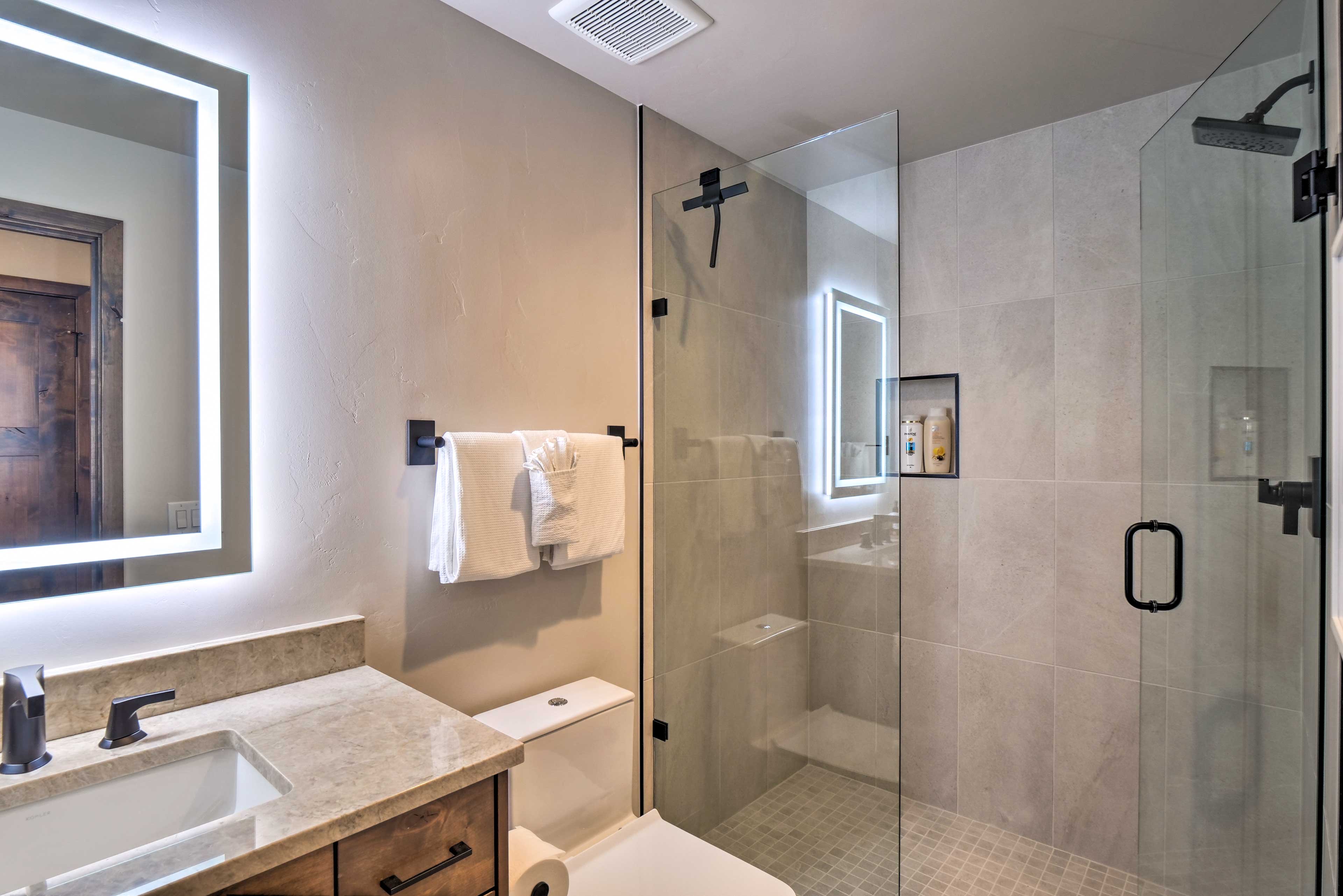 Full Bathroom | Walk-In Shower | Towels Provided