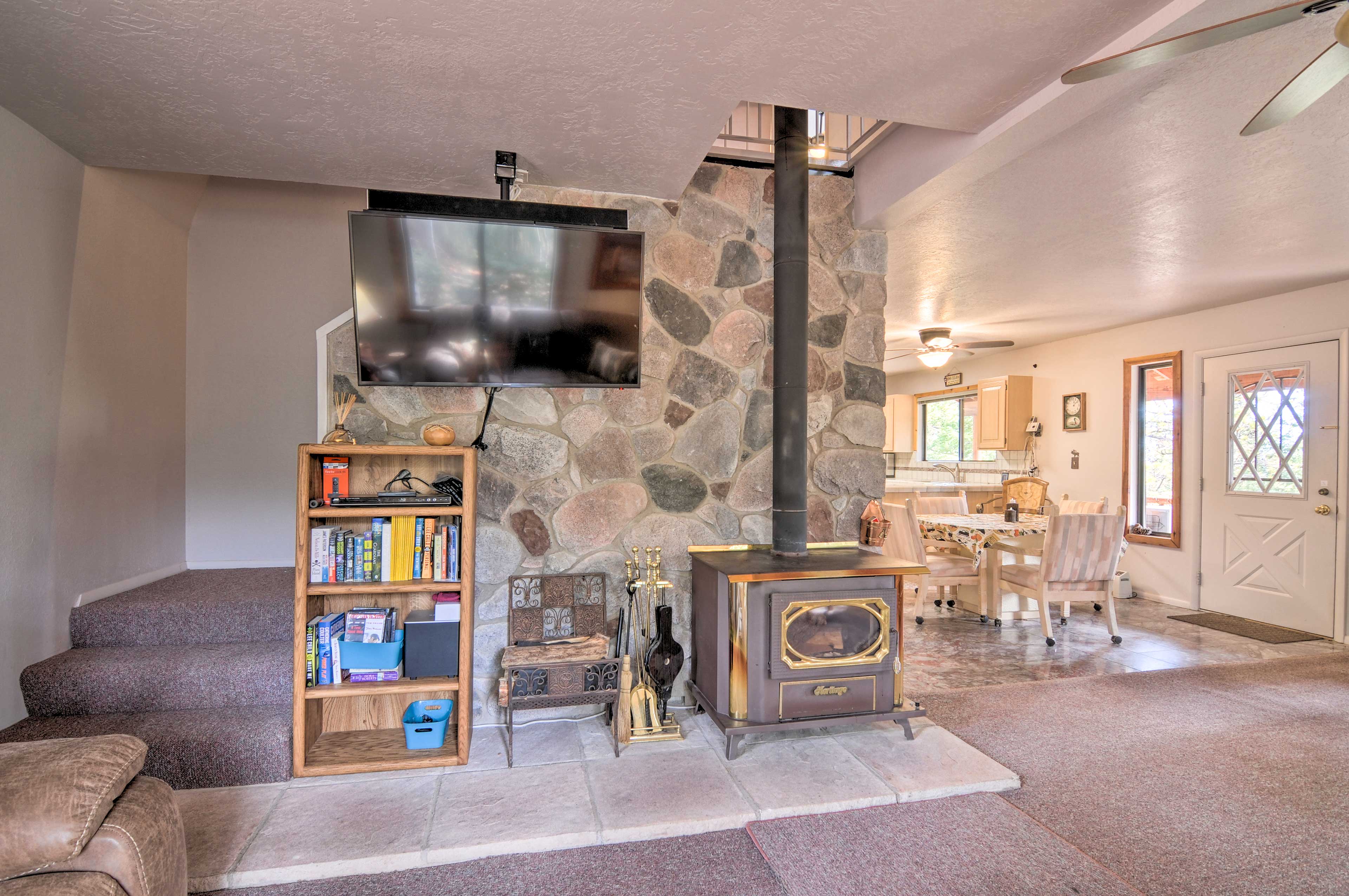 Living Room | Smart TV | Fireplace | Books