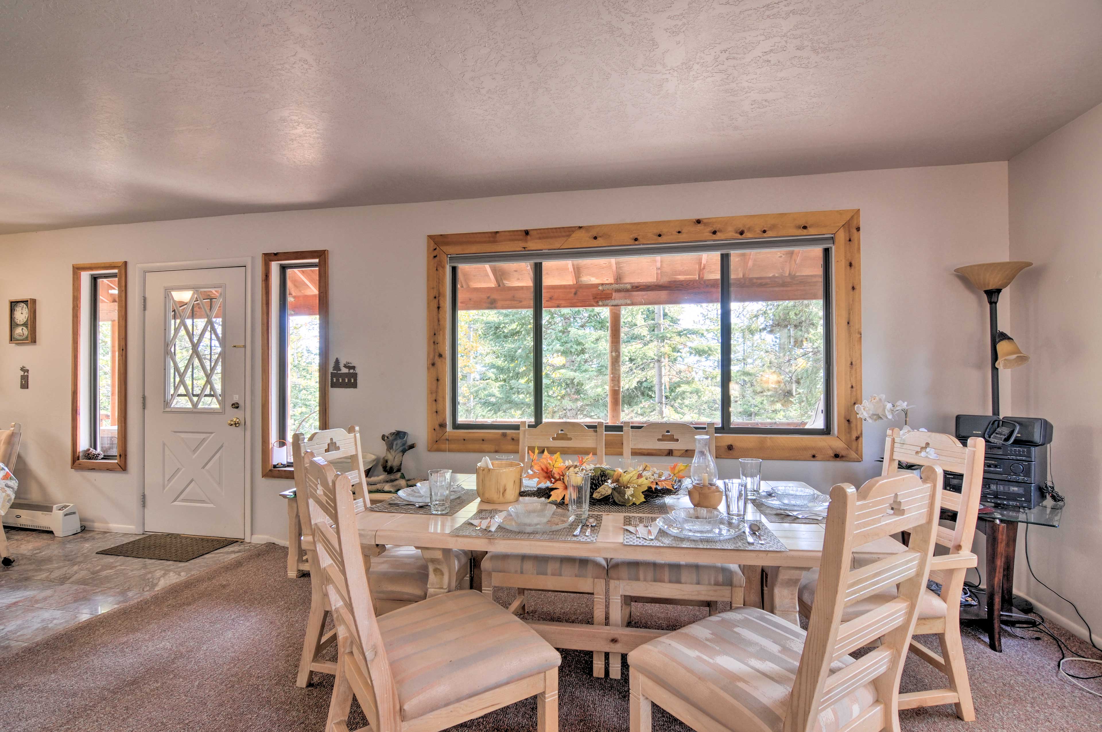 Dining Room | Dishware/Flatware Provided