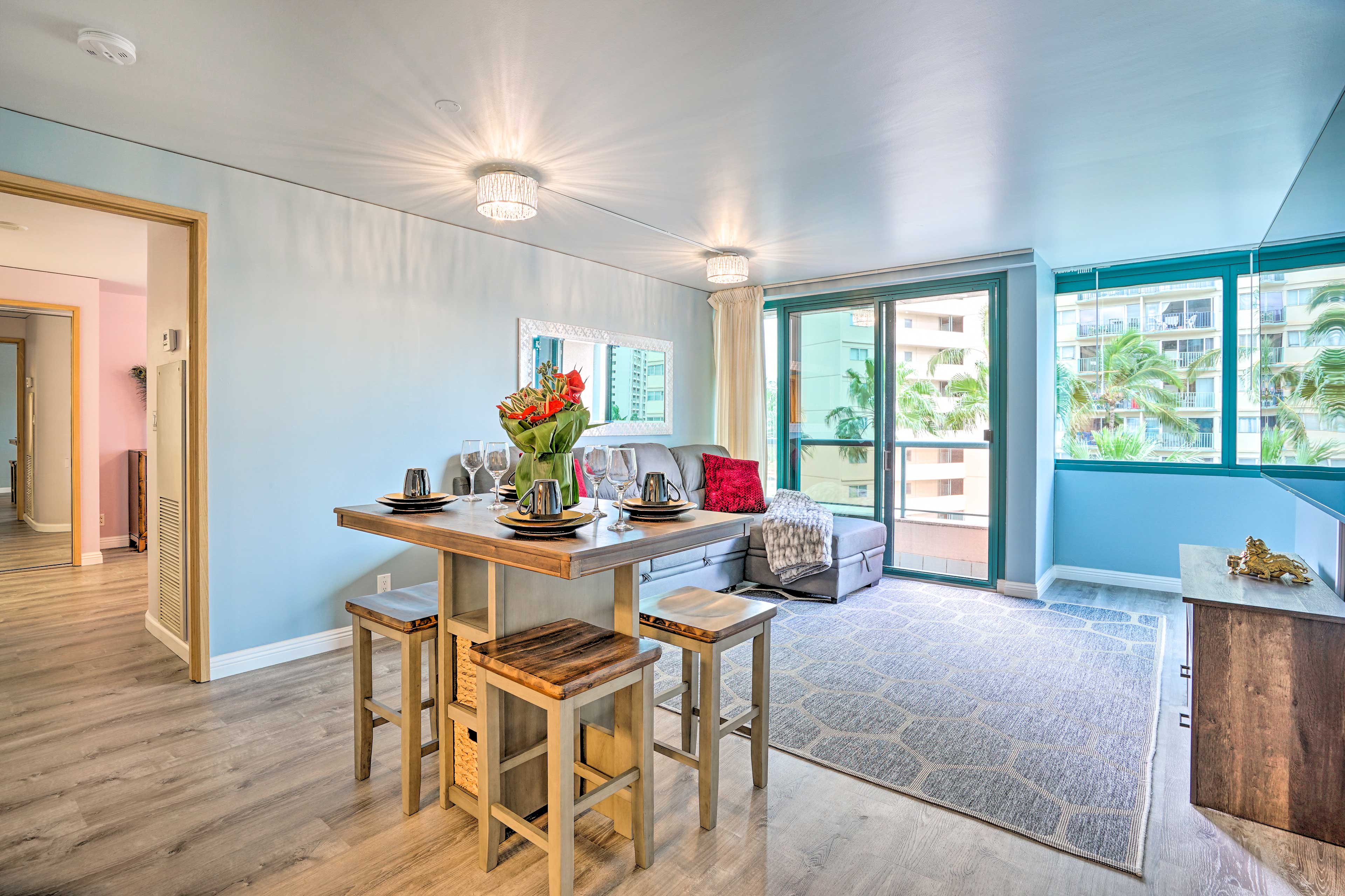 Dining Area | Dishware & Flatware Provided