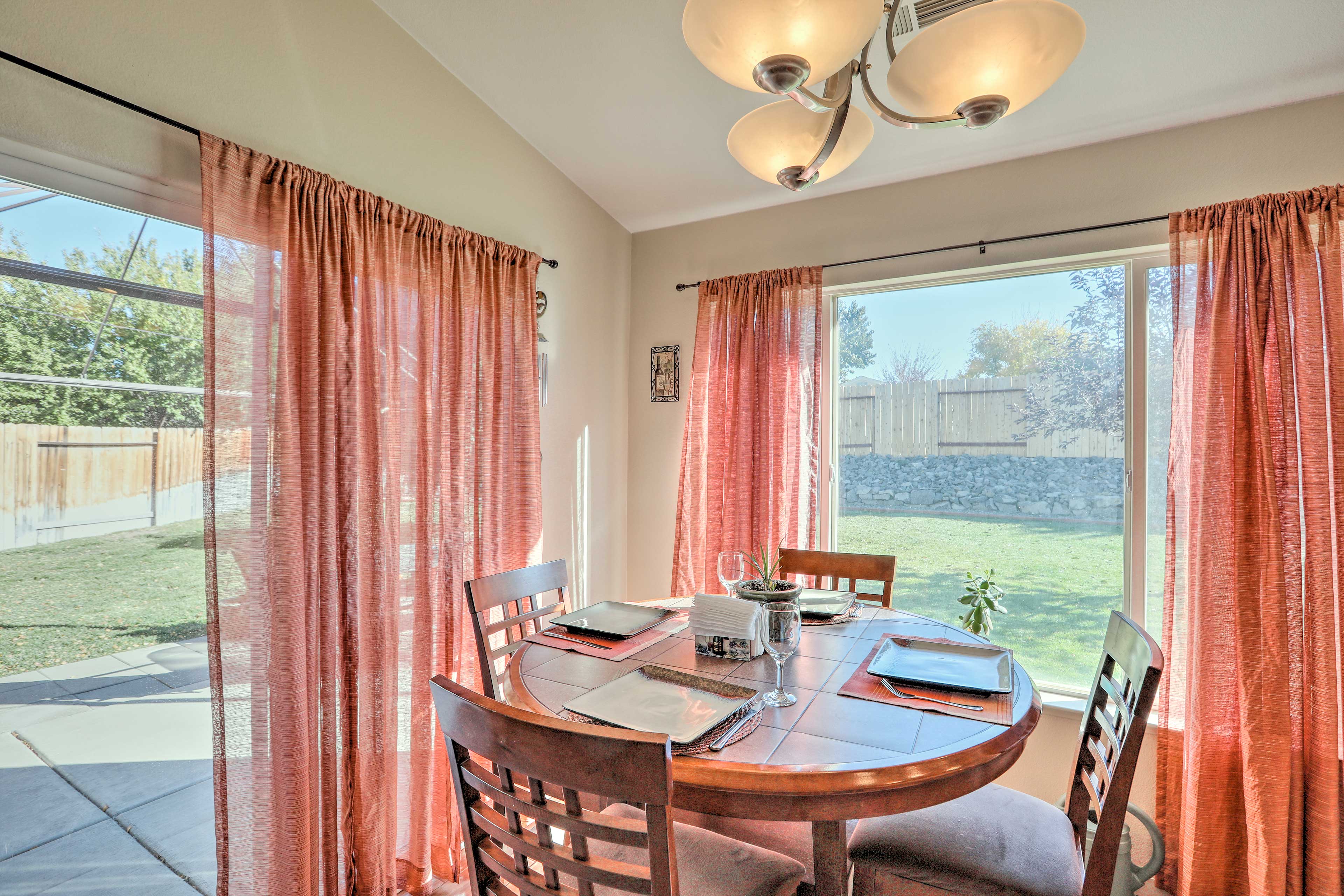 Dining Area | Dishware Provided