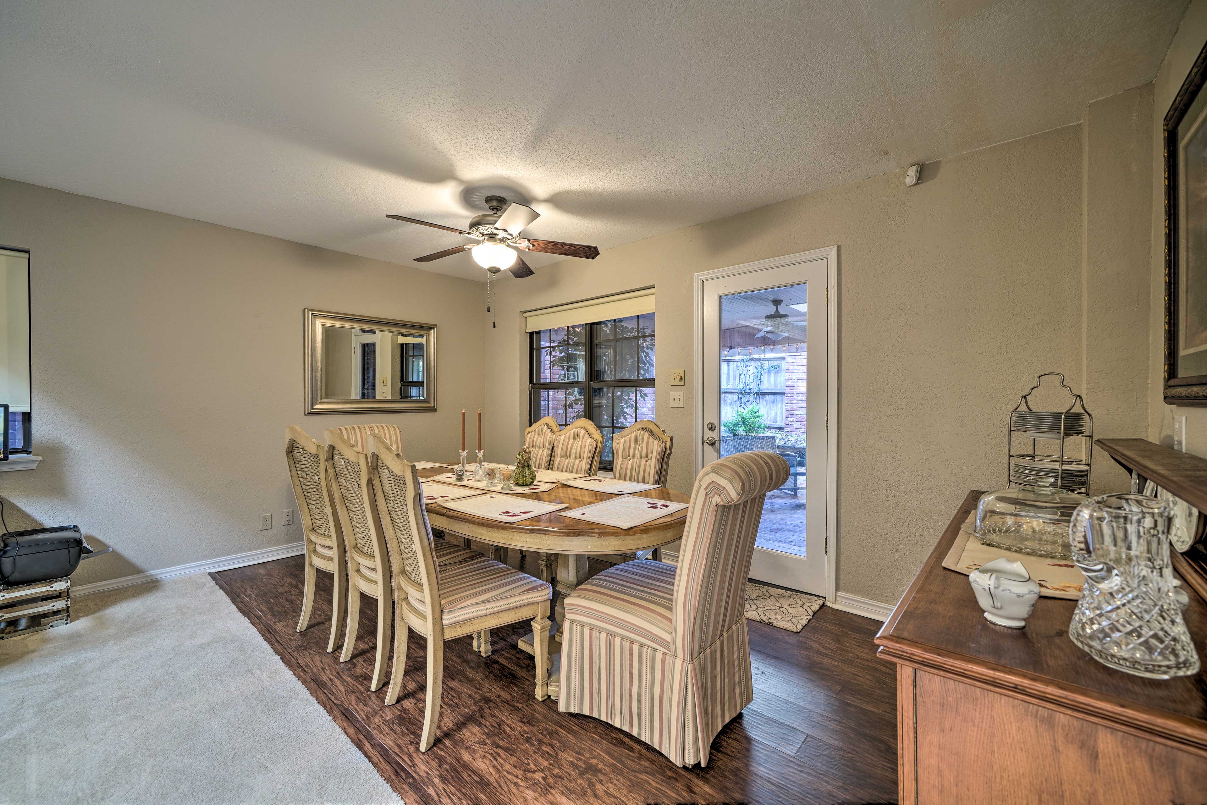 Dining Area | Dishware Provided