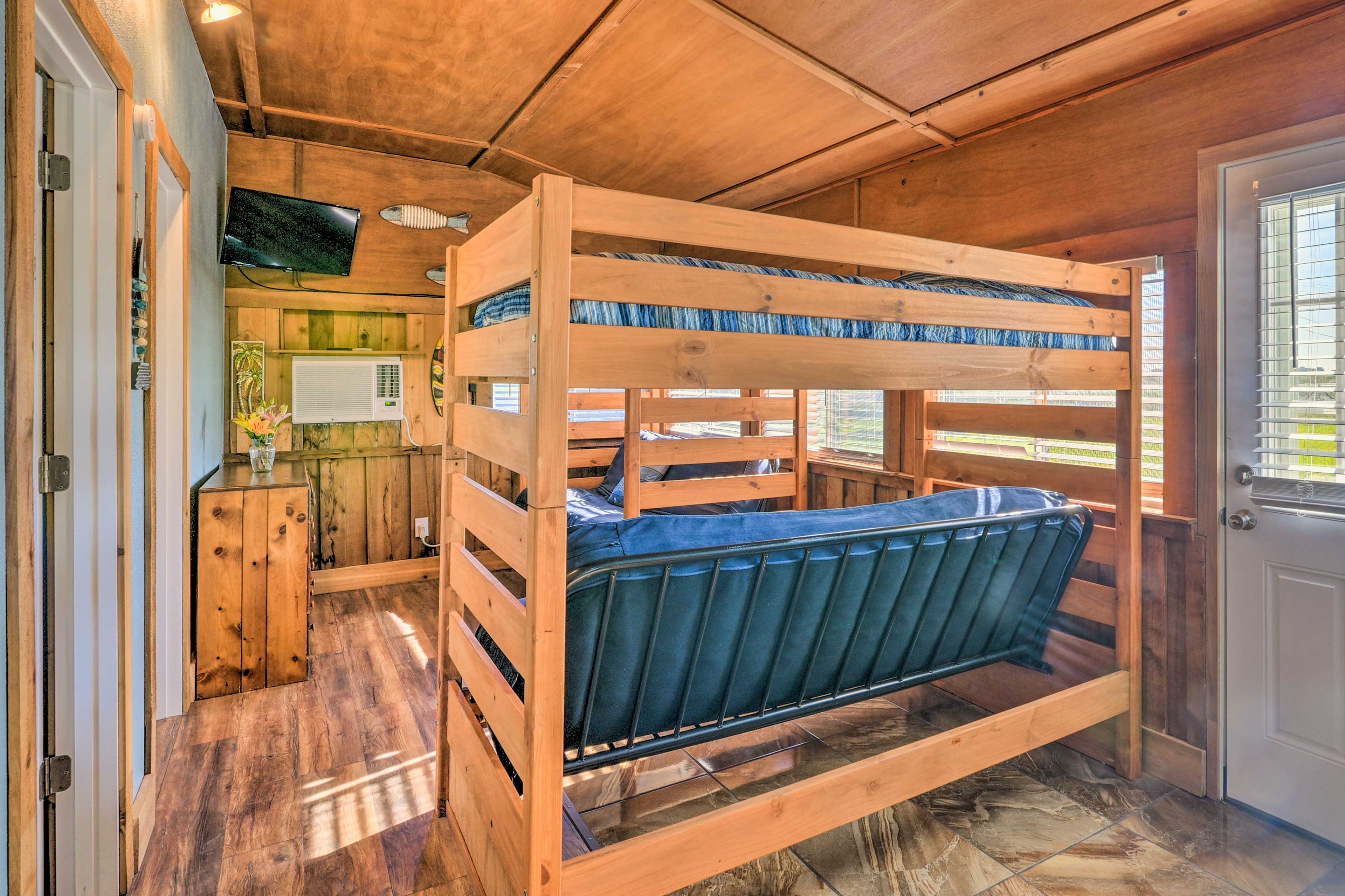 Bedroom 3 | 2 Twin/Full Futon Bunk Beds