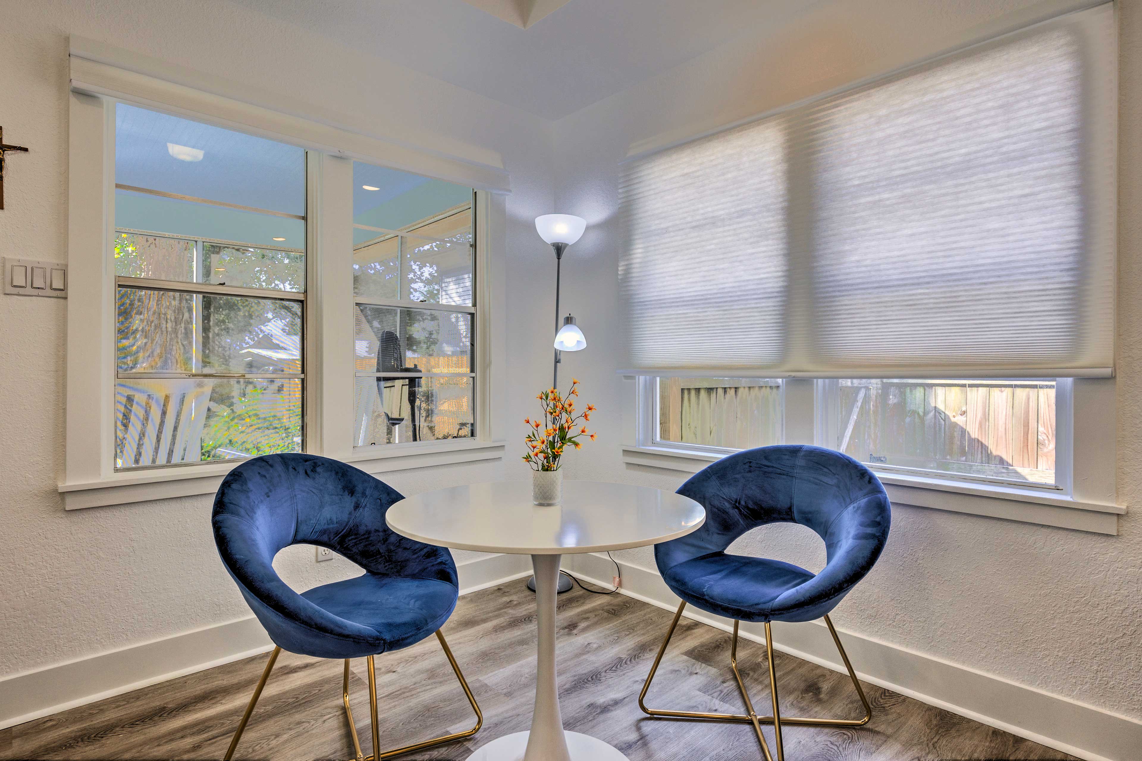 Dining Area | Dishware Provided