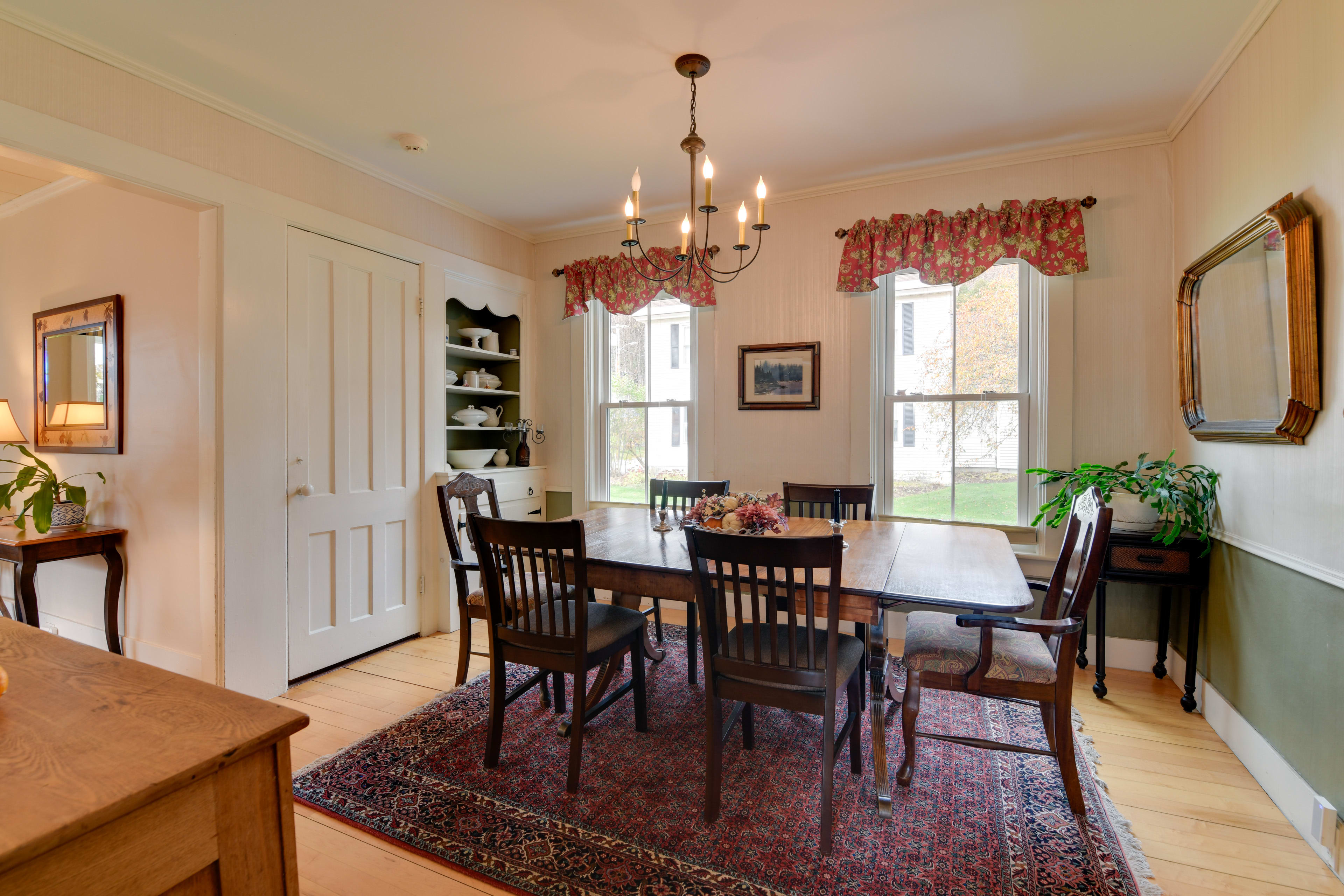 Dining Room | Dishware & Flatware Provided