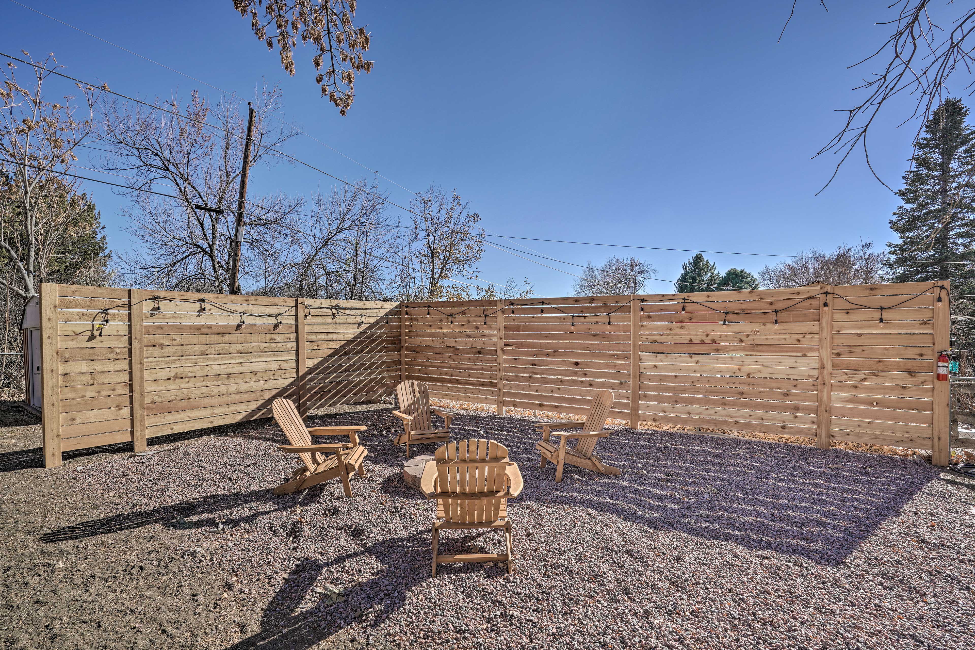 Fenced Backyard | Fire Pit | Gas Grill