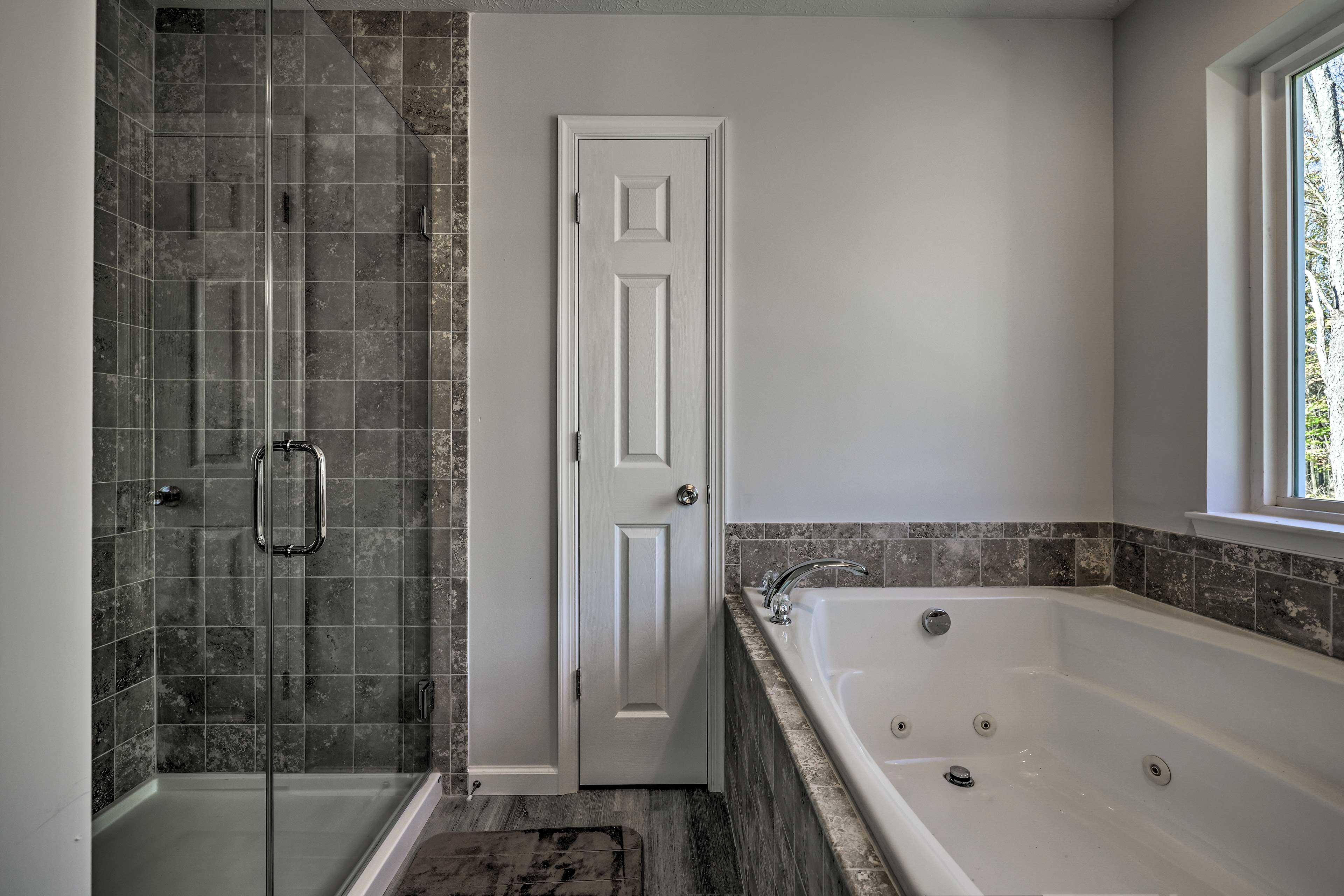 En-Suite Bathroom | Towels Provided