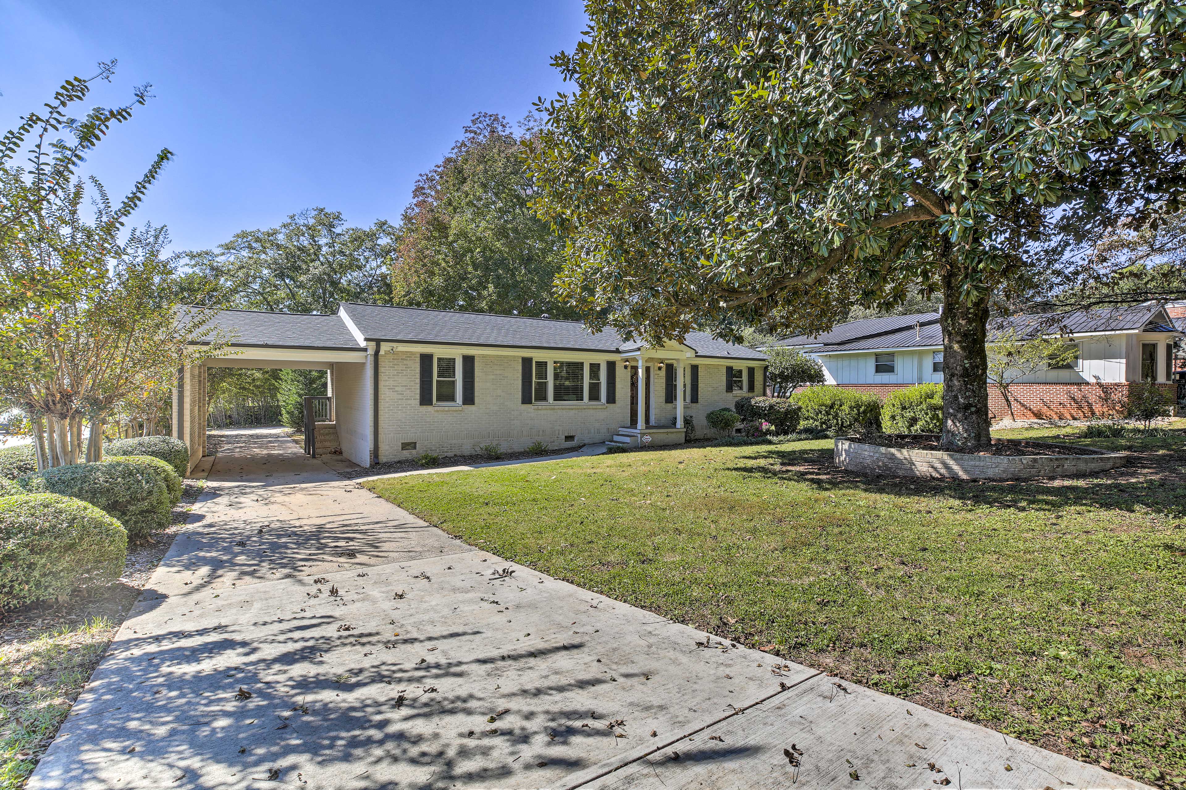 Parking | Carport (1 Vehicle) | Driveway (4 Vehicles)