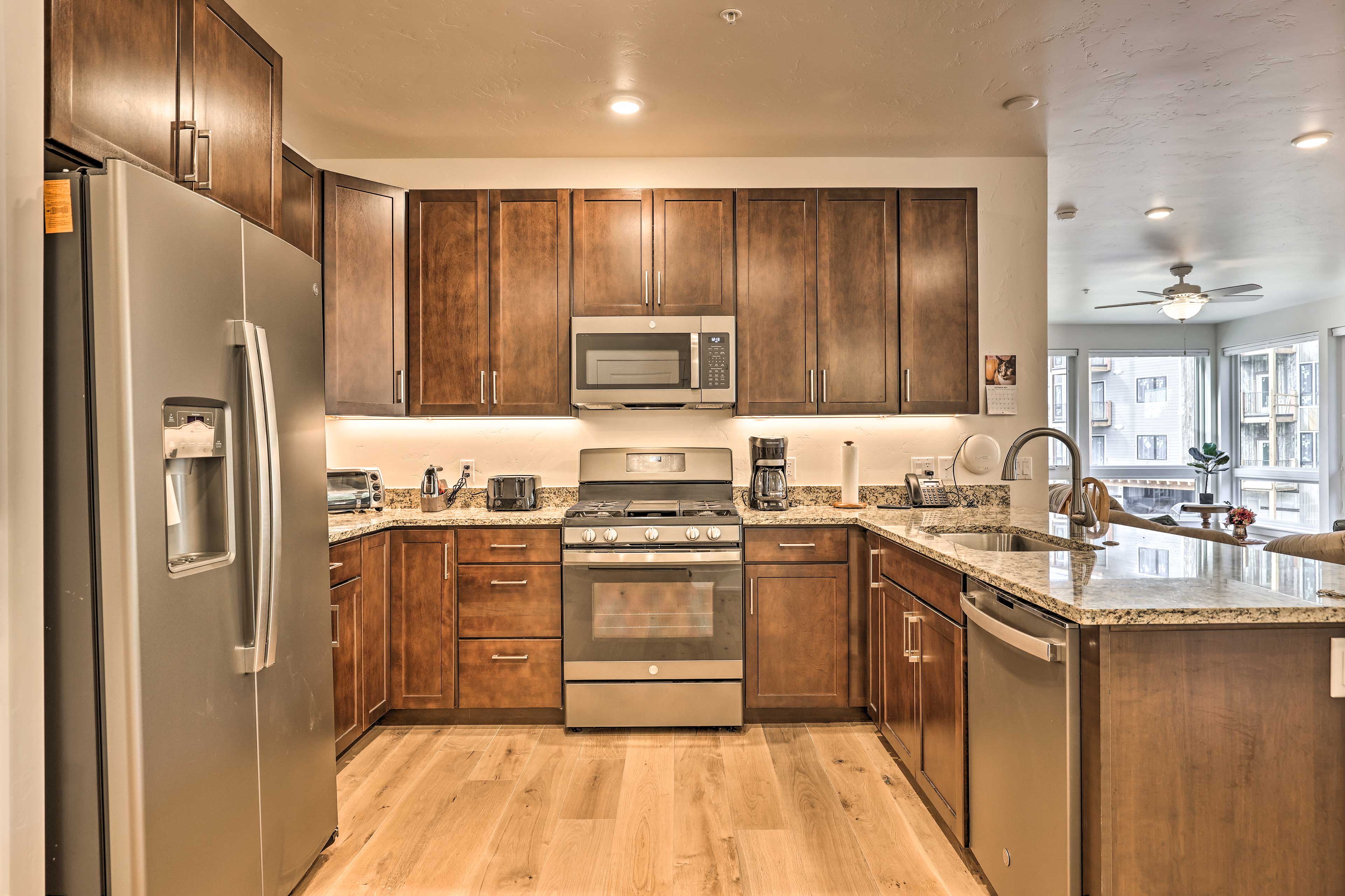 Kitchen | Fully Equipped w/ Cooking Basics