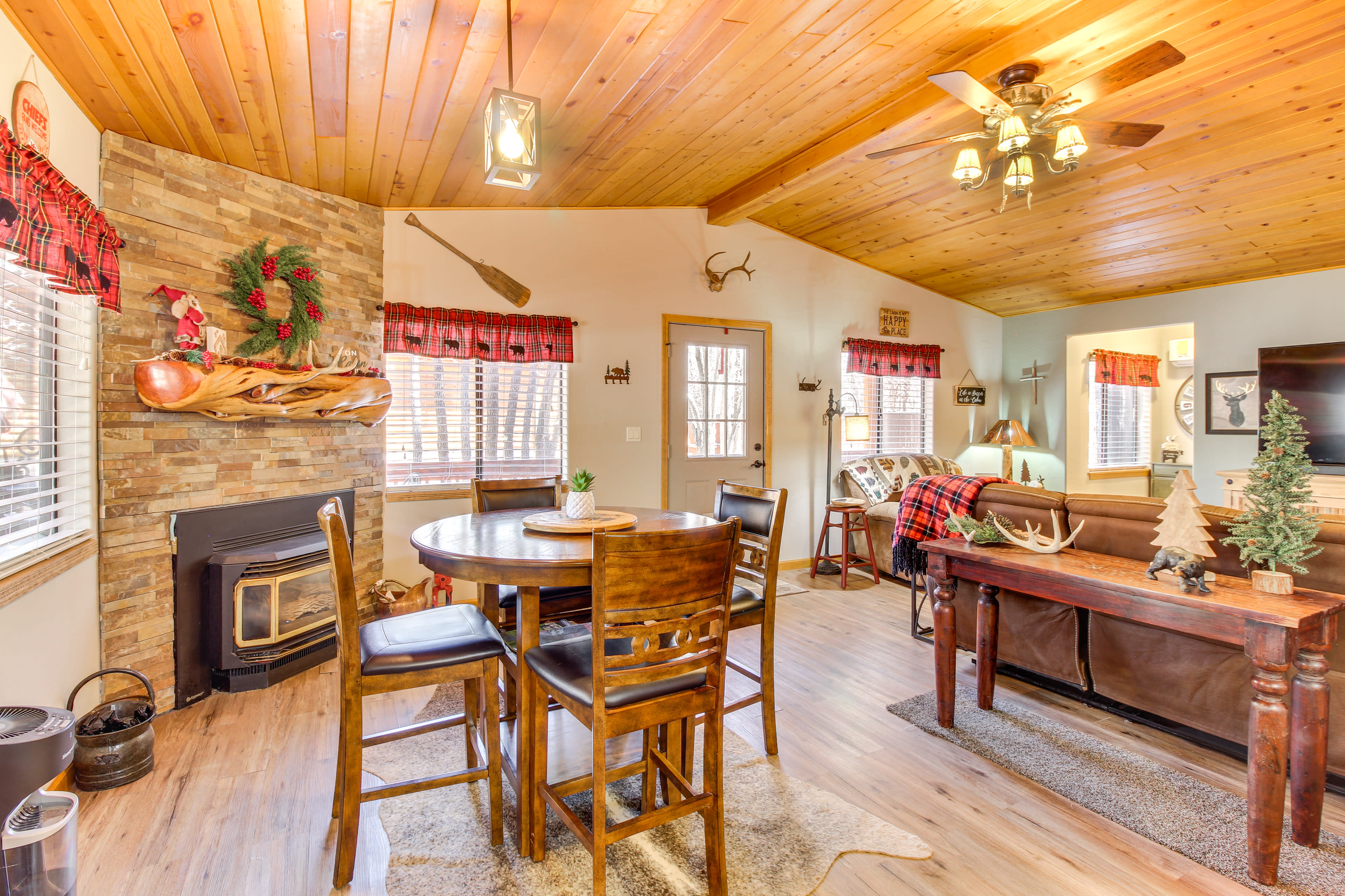 Dining Area | Breakfast Bar | Dishware/Flatware