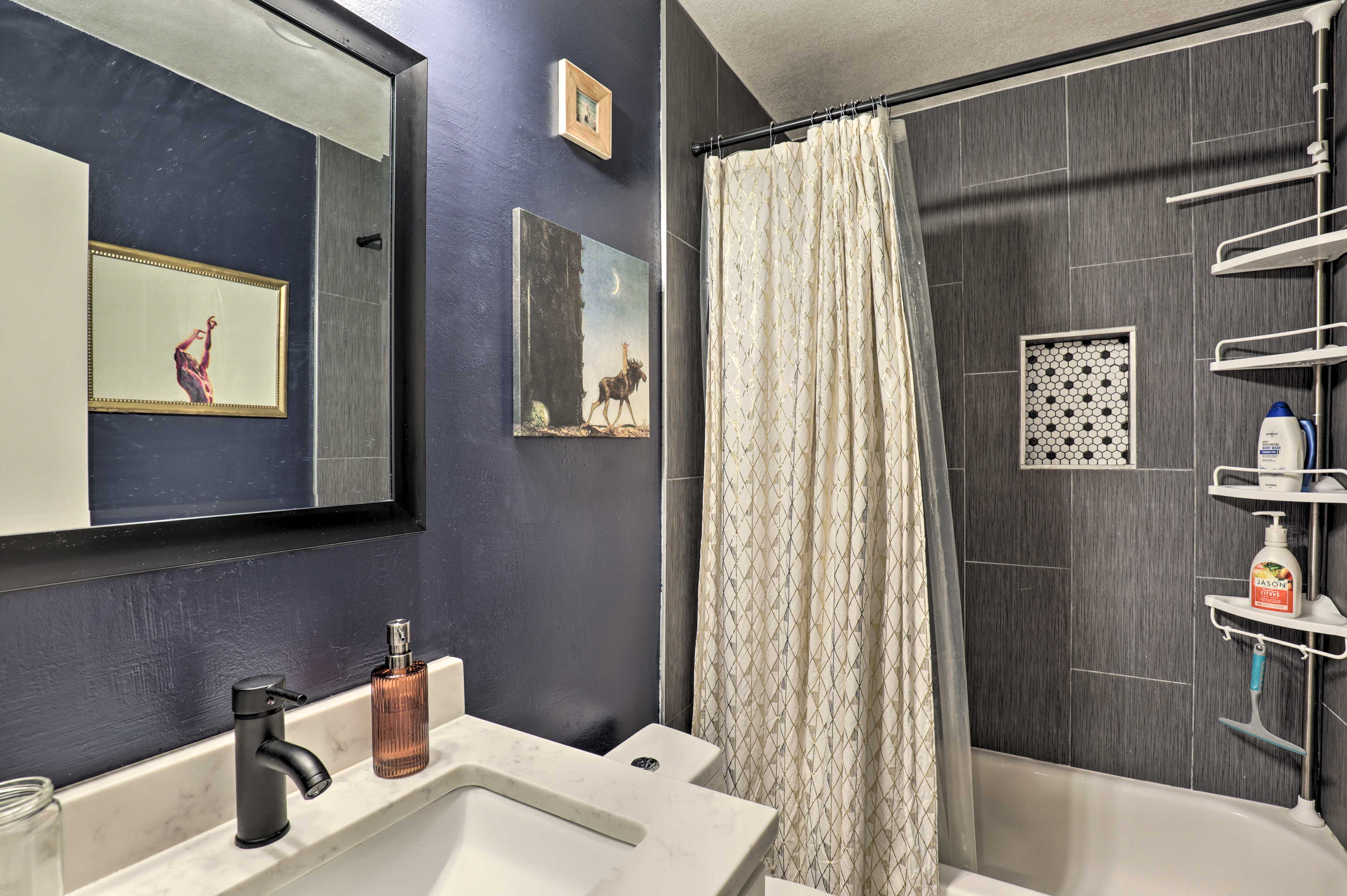 Full Bathroom | Main Level | Complimentary Toiletries | Hair Dryer