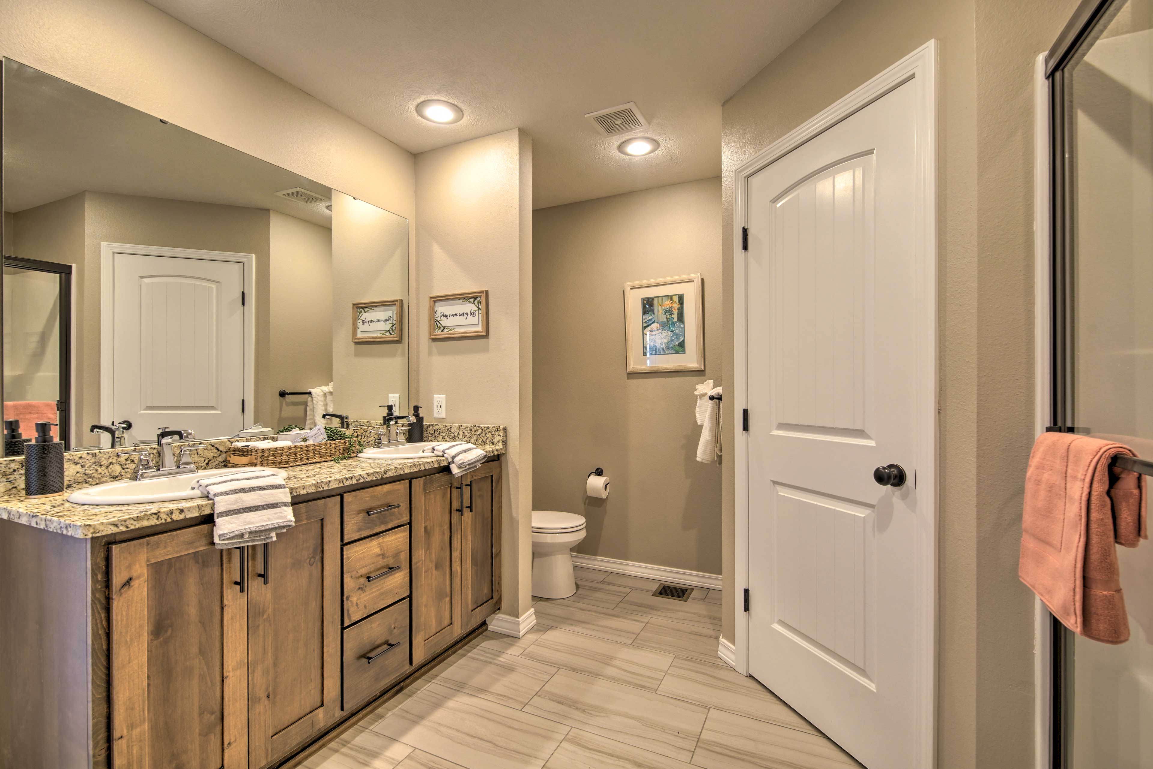 En-Suite Bathroom | Towels Provided