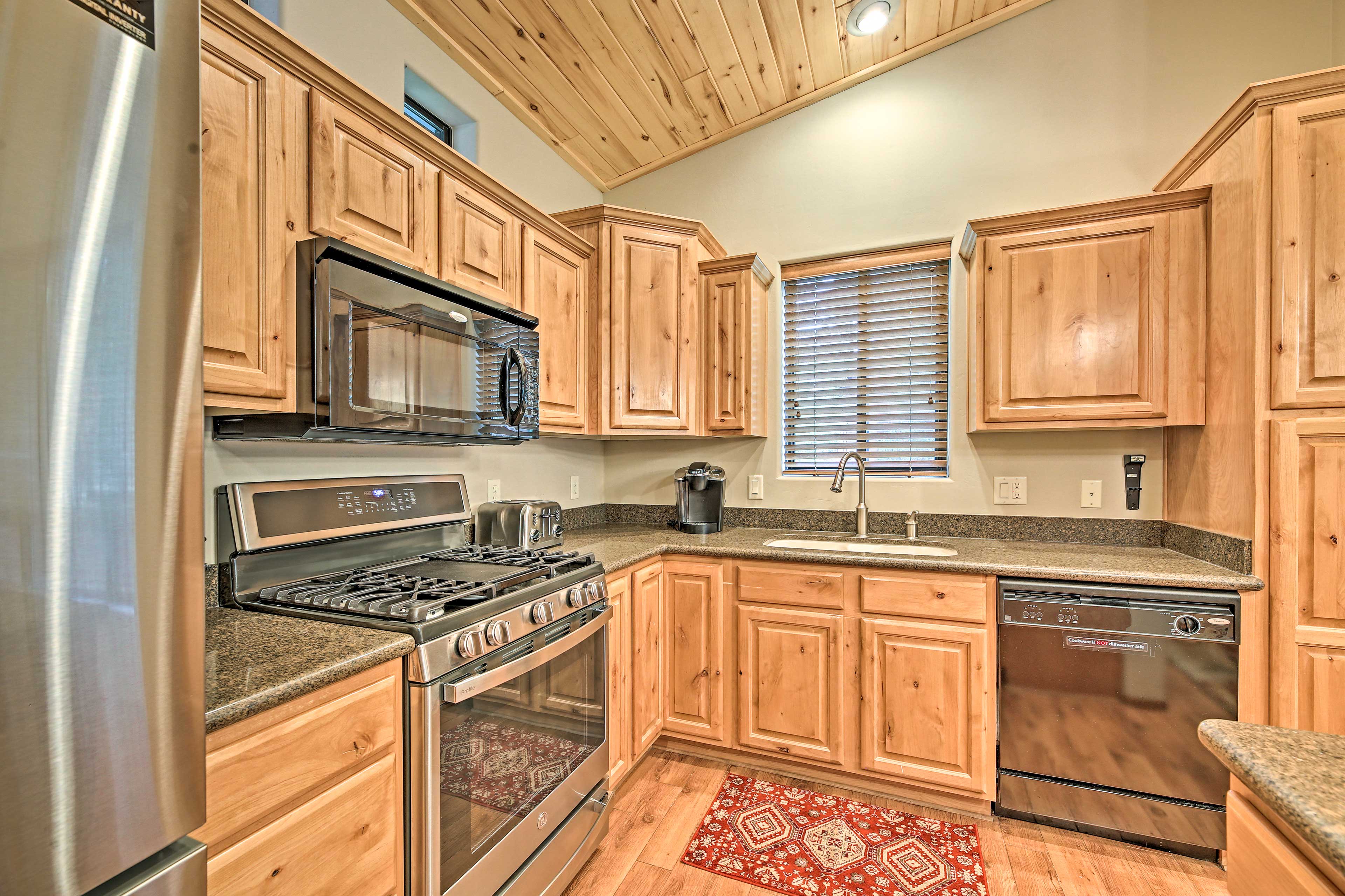 Kitchen | Fully Equipped w/ Cooking Basics