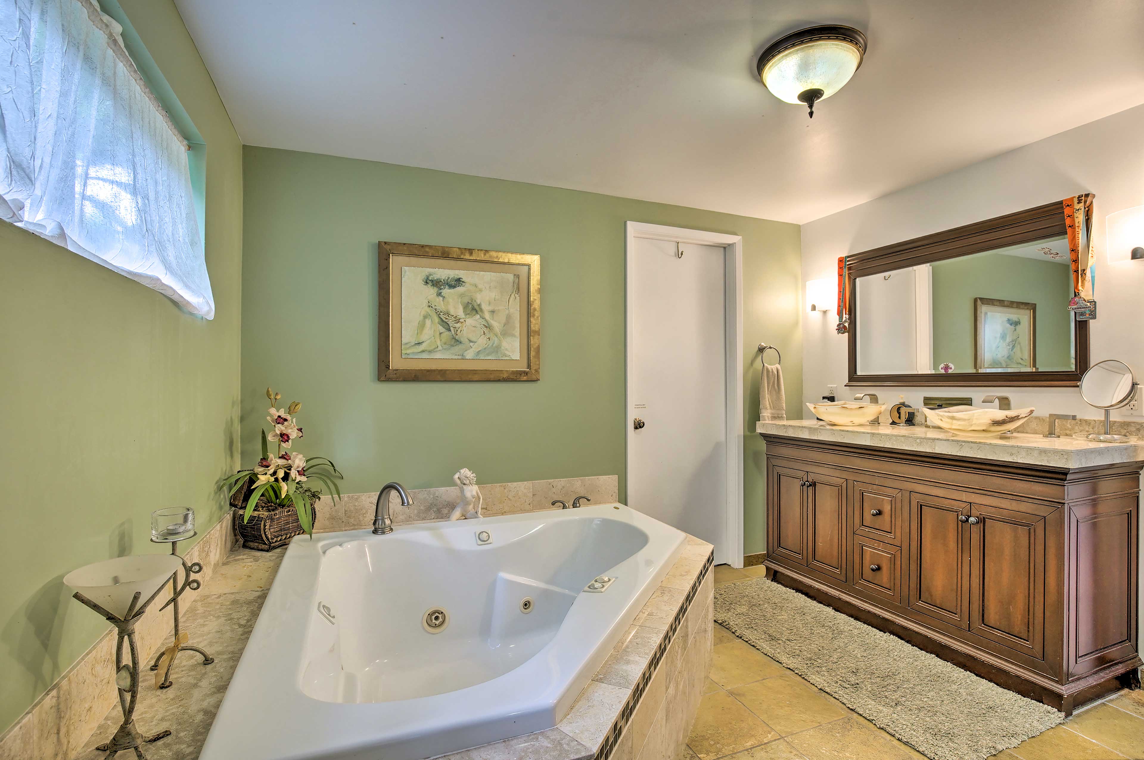 Full Bathroom | Jetted Tub